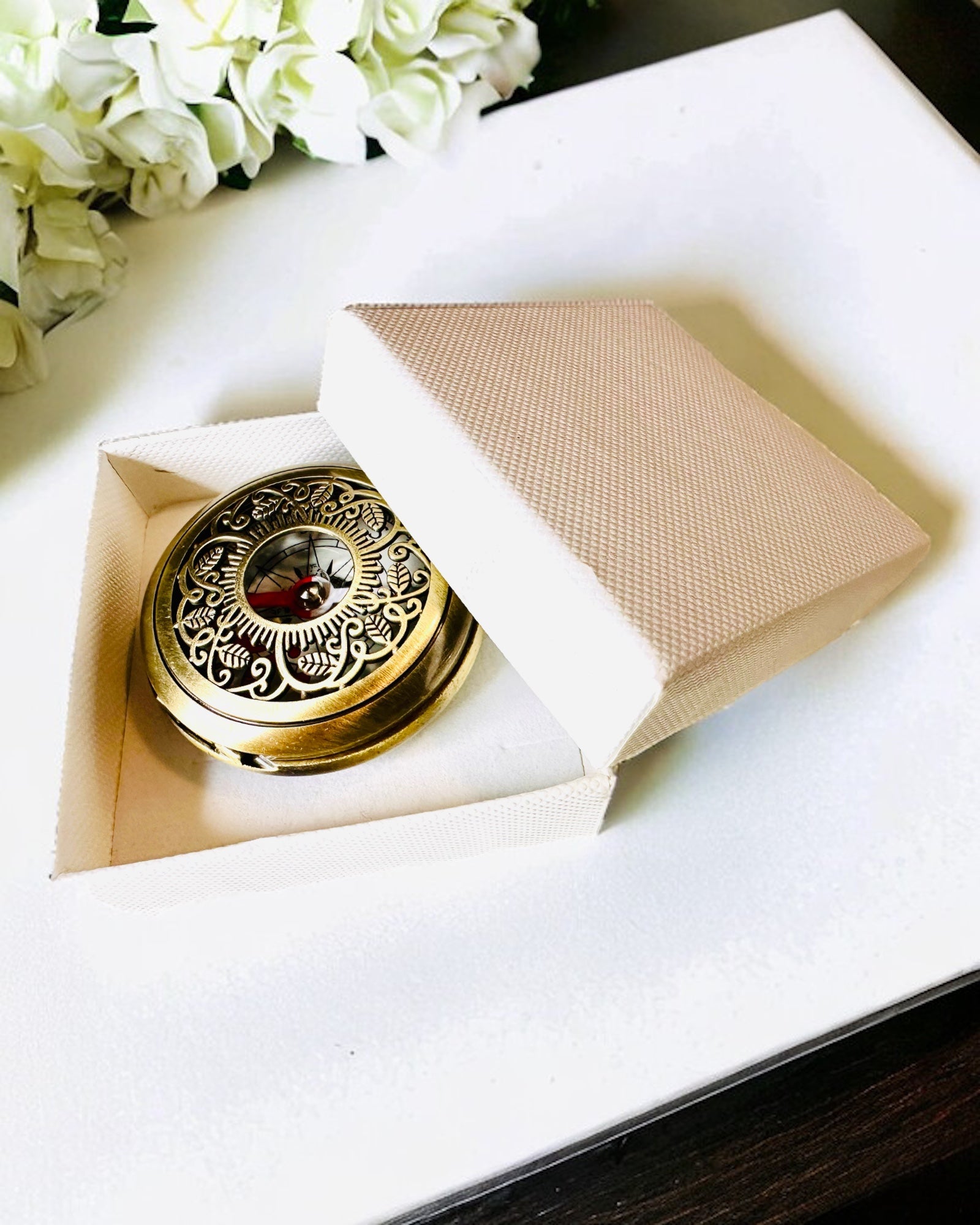 Busolă de Navigație în Stil Vintage cu Model Ajour – culoare maro-auriu