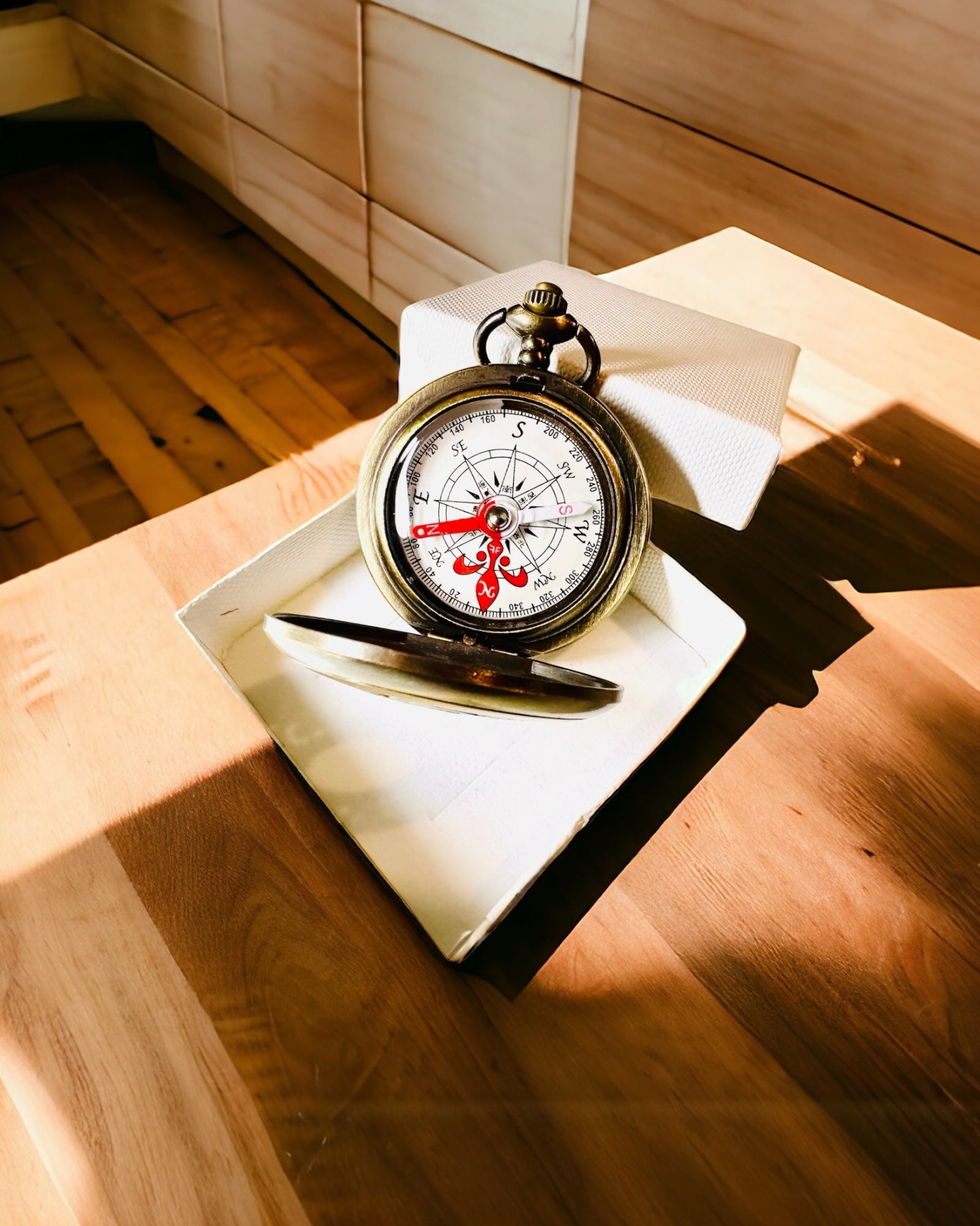 Busolă de Navigație în Stil Vintage cu Model Ajour – culoare maro-auriu