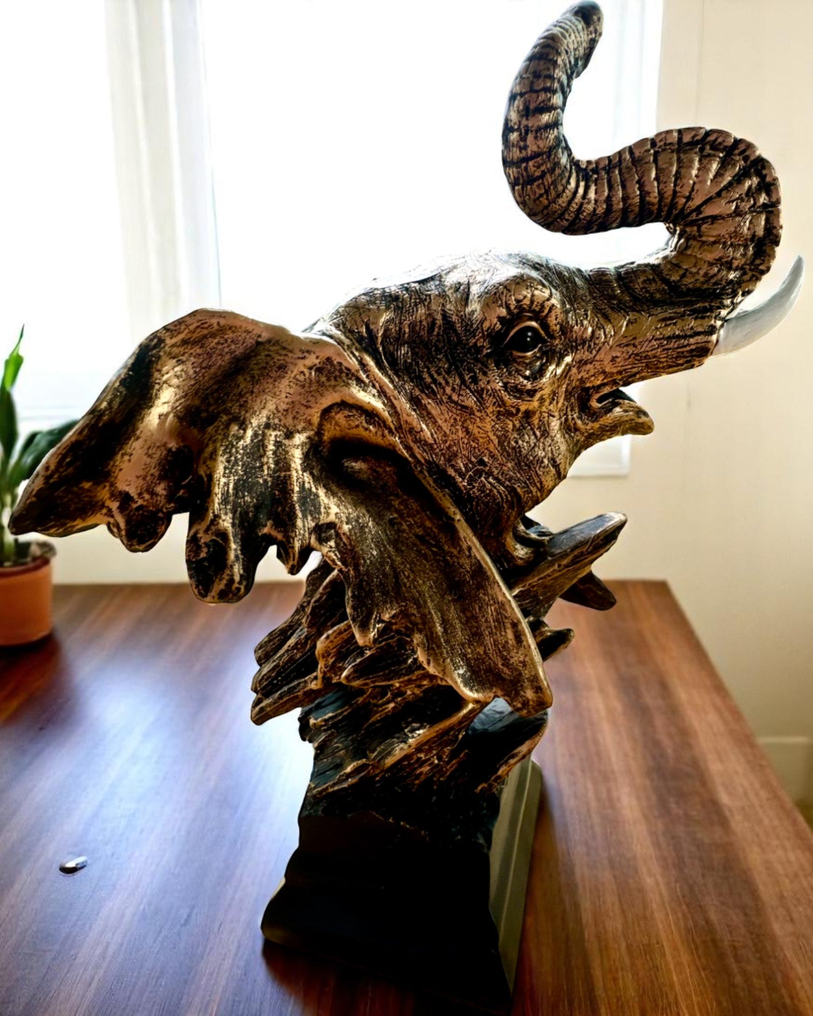 Statuetă Decorativă "Mândria Savanei" – Figurină Cap de Elefant cu posibilitate de gravare, pentru cadou