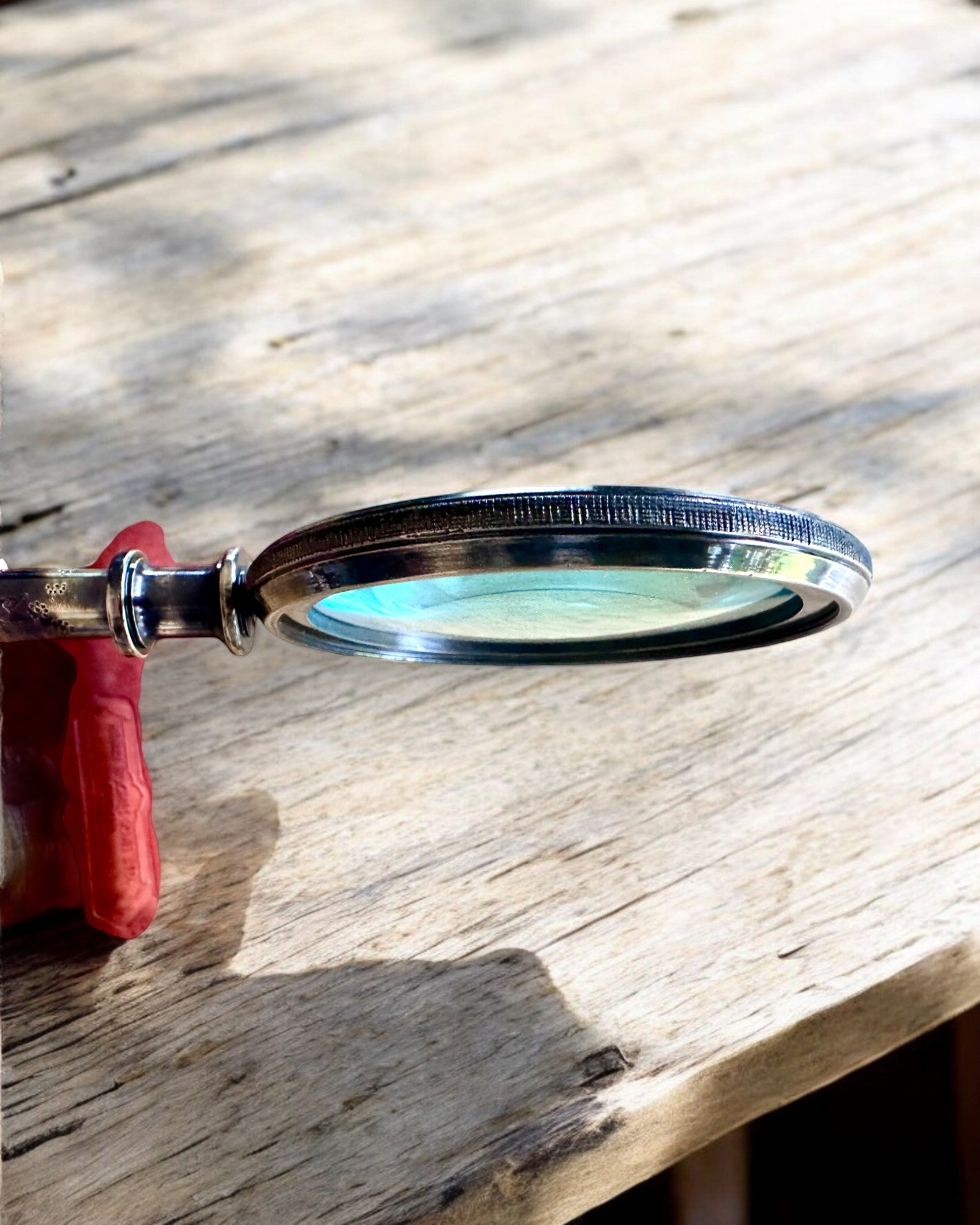 Lupă din alamă Navigator 1941 cu toc din piele – lucrată manual, premium, posibilitate de personalizare ca și cadou