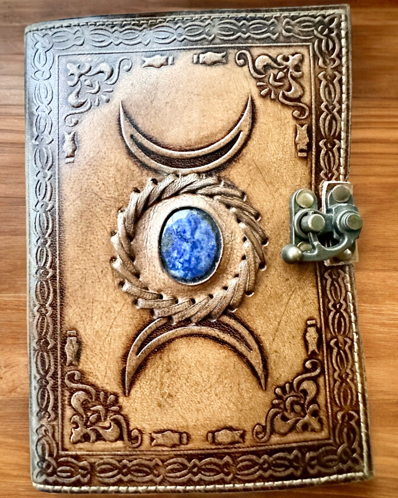 Jurnal Premium, Model Antic, Caiet din Piele „Cronica Magică” 200 de pagini, 2 variante disponibile, personalizare cu gravură