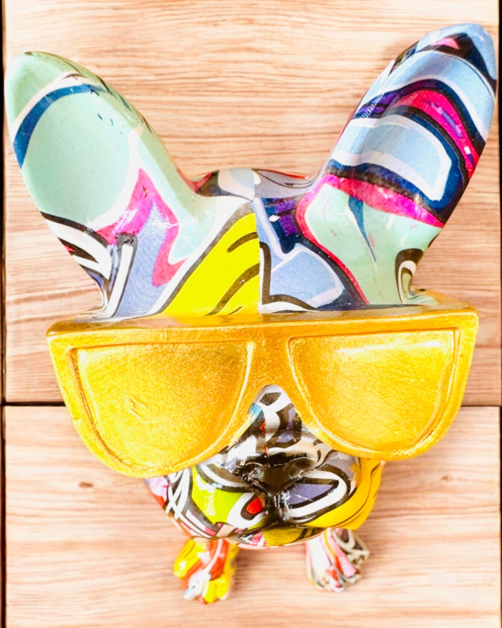 Bulldog Colorat cu Ochelari - Decorațiune Interioară Unică, figurină decorativă pentru cadou, personalizare cu gravură