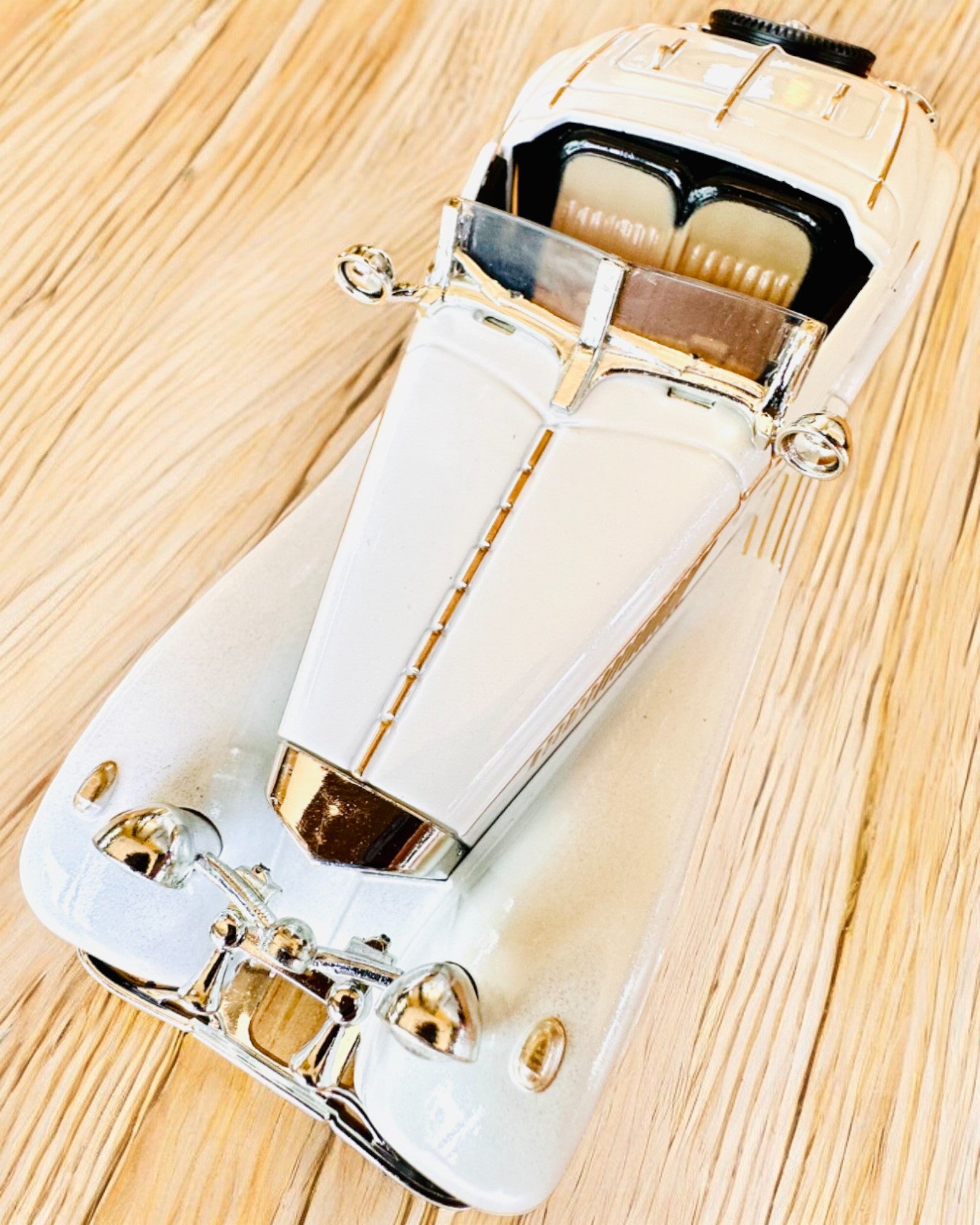 Model Miniatural de Mașini Clasice Retro - posibilitate de personalizare pentru cadou cu gravură, 3 variante la alegere