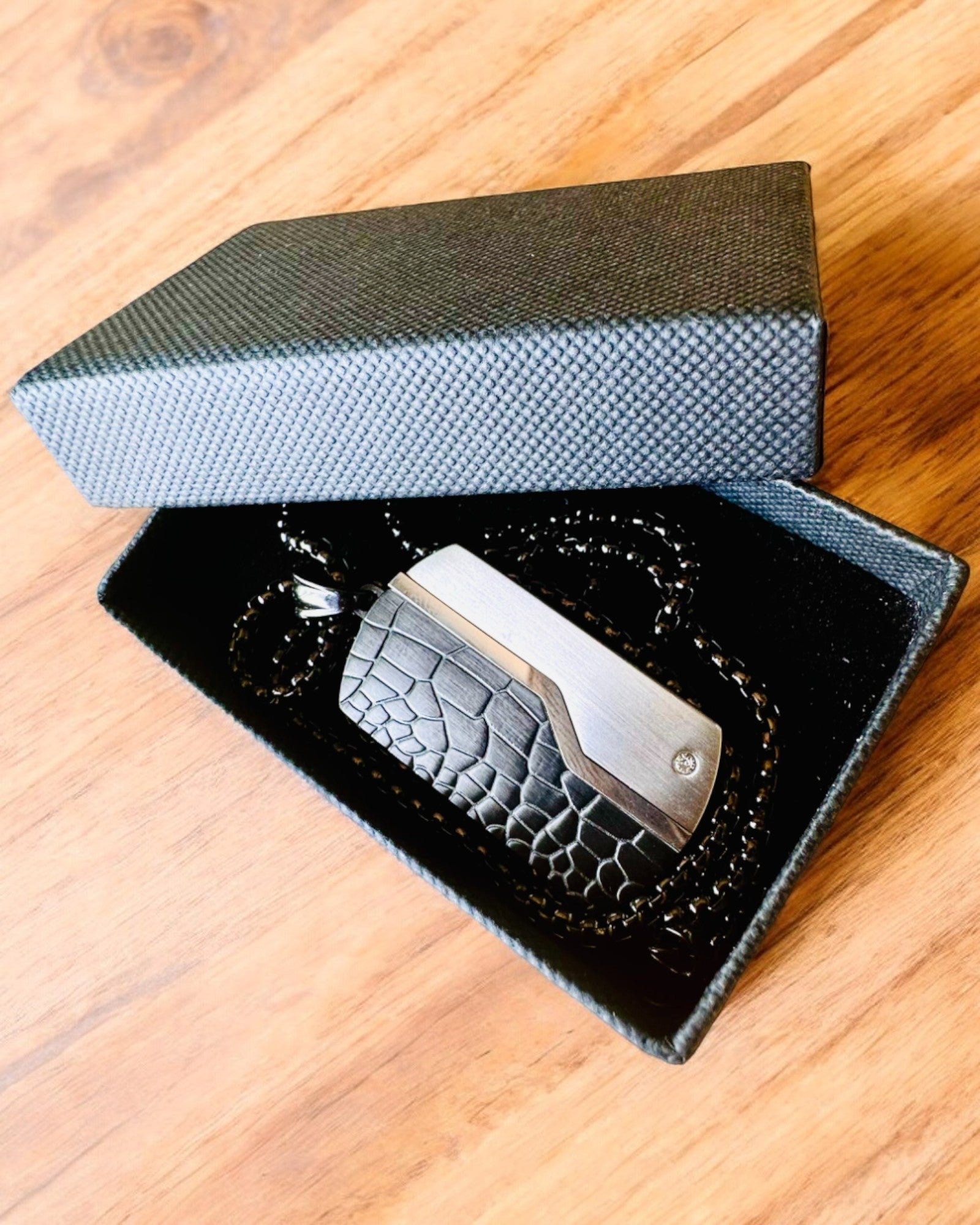 Colier bărbătesc Dog Tag „SteelVision” – oțel inoxidabil, 15 variante, personalizare cu gravură