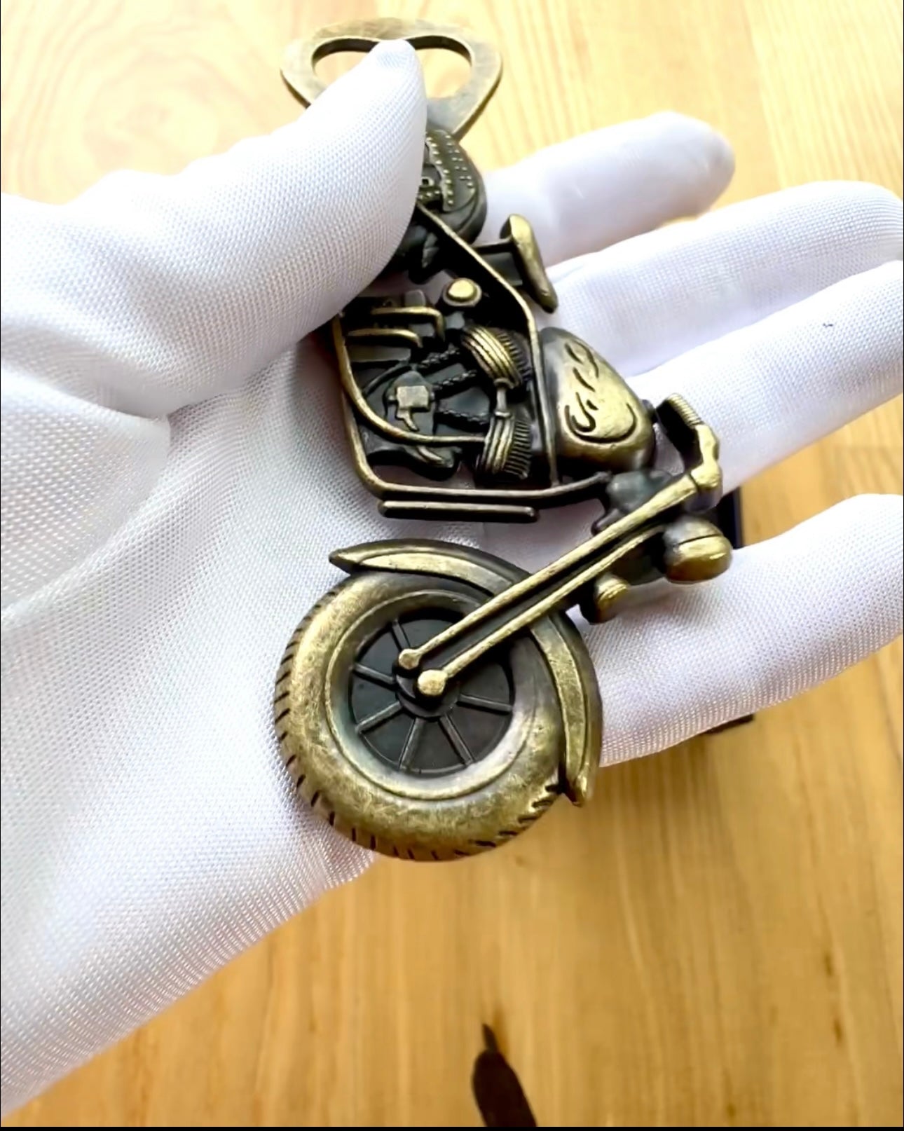 Otwieracz do butelek w kształcie motocykla - personalizacja grawerem na prezent