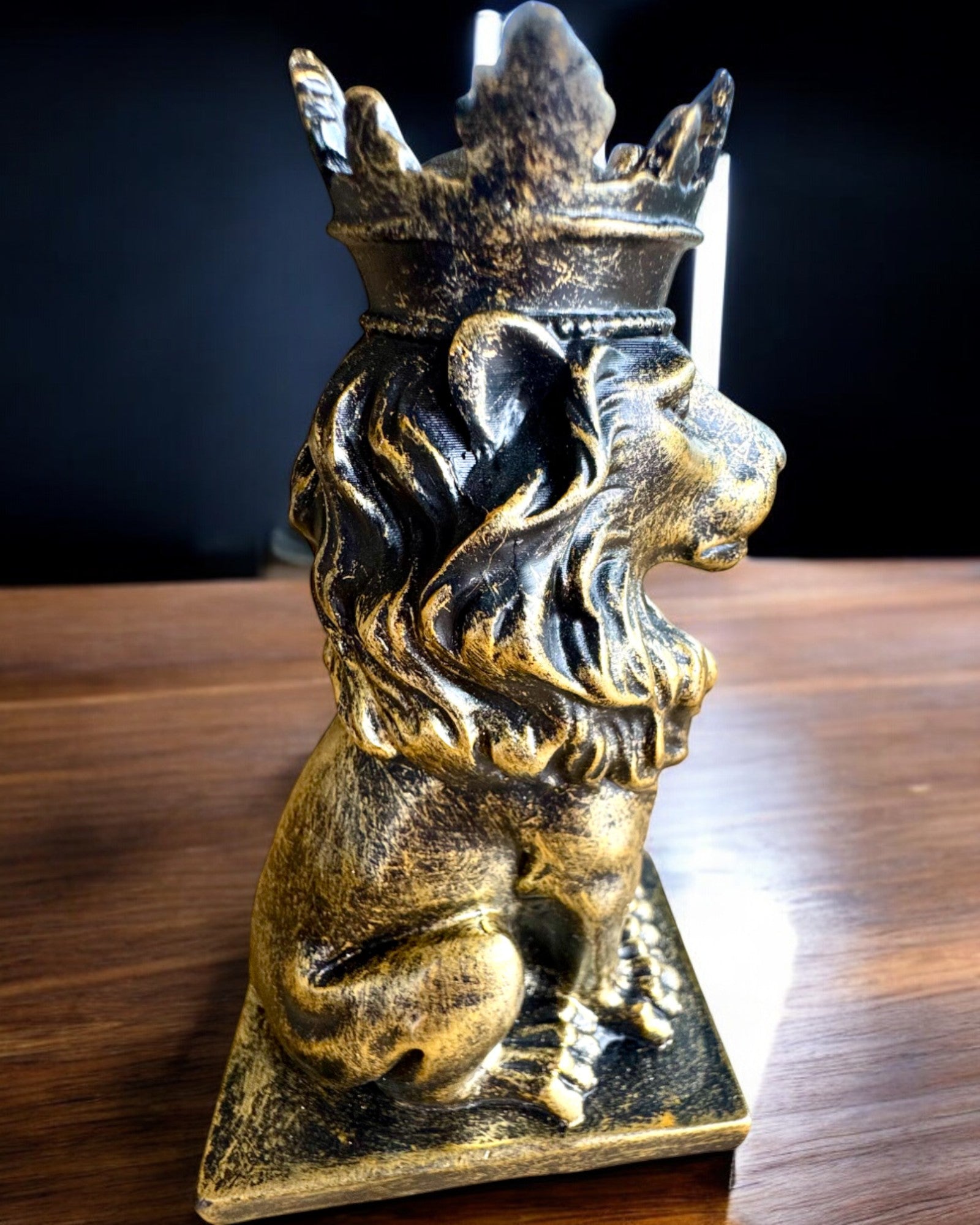 Regele Leu – Figurină decorativă compactă de 14.5 cm cu opțiune de gravare pentru cadou