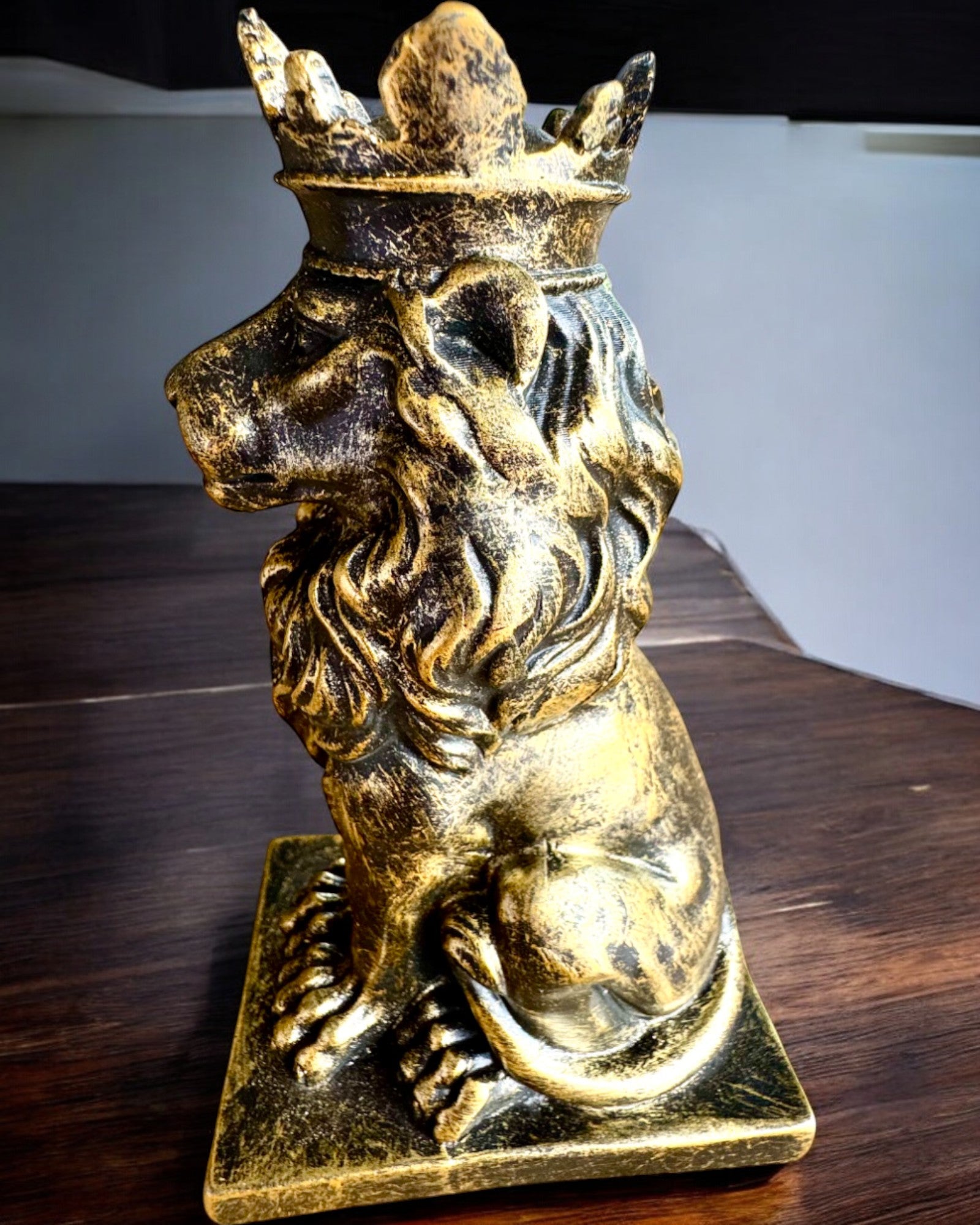 Regele Leu – Figurină decorativă compactă de 14.5 cm cu opțiune de gravare pentru cadou