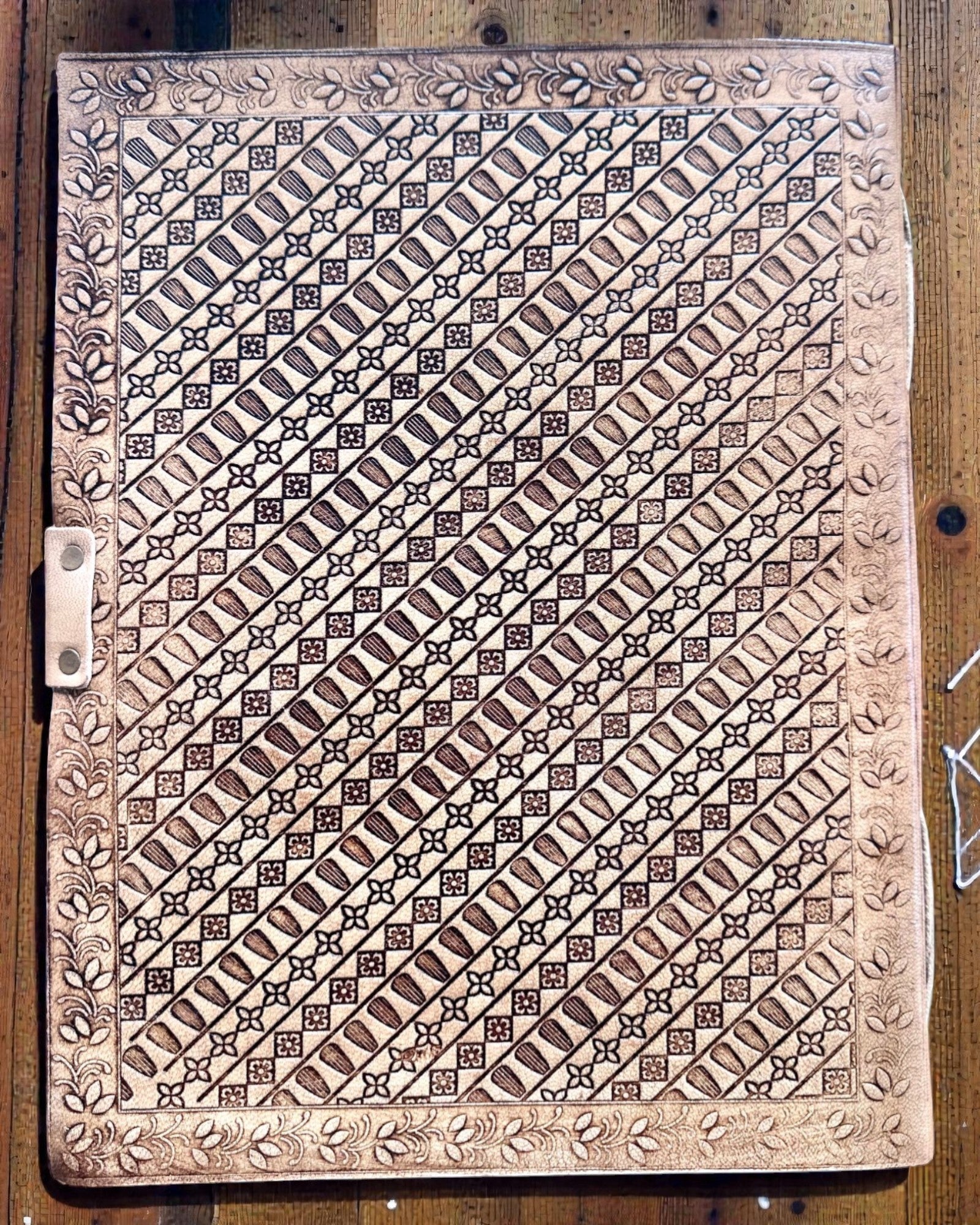 Cartea amintirilor din piele Moștenire – caiet de notițe personalizat 25 × 33 cm