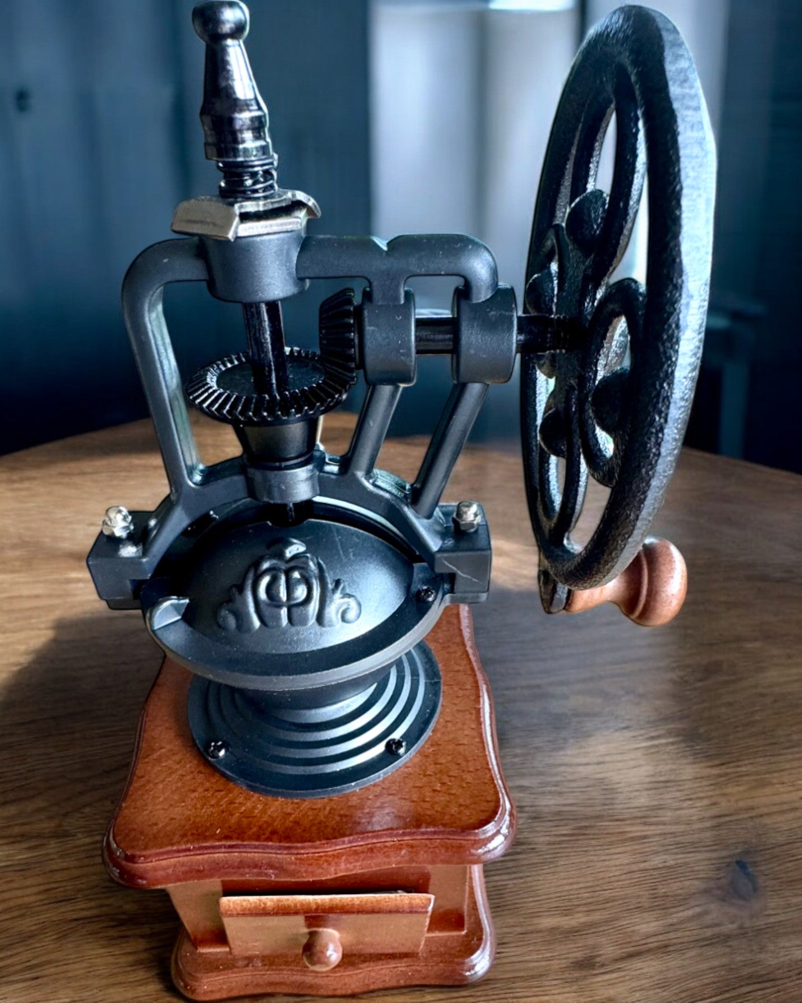 Râșniță de cafea retro „Vintage Café” 27 cm înălțime, cu posibilitatea personalizării prin gravură pentru cadou