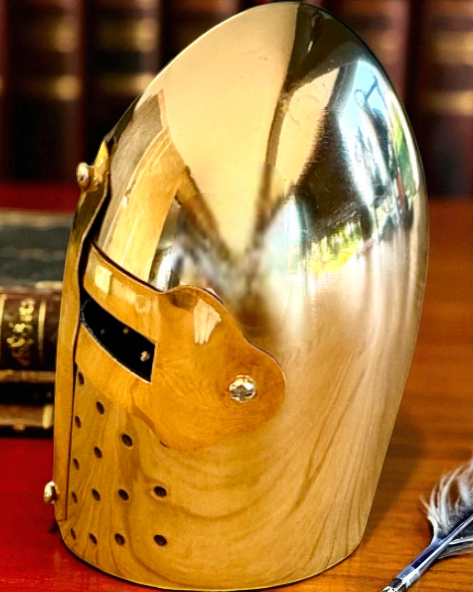 Mini Hełm Rycerski „Guardian” z mosiądzu – ręcznie wykonany, 12 cm, możliwość personalizacji grawerem na prezent