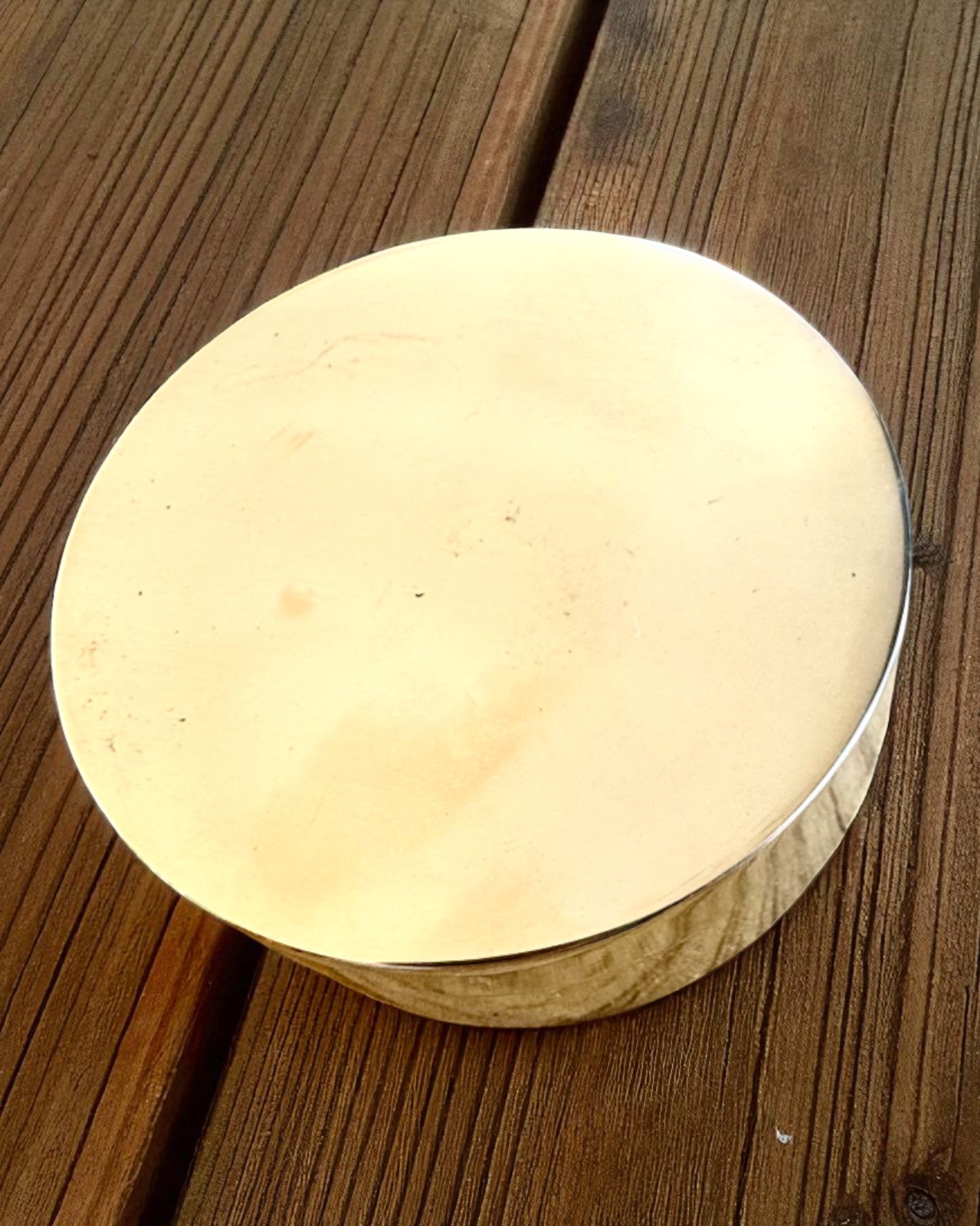 Busolă solară Voyager 7cm – ceas solar din alamă cu busolă, personalizare cu gravură pentru cadou