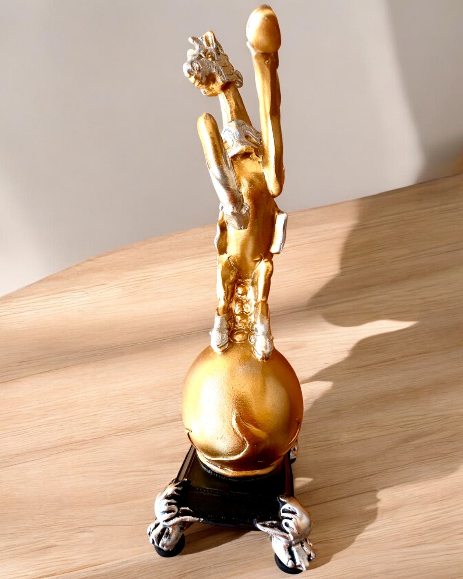 Statuetă Elegantă „Złoty Rumak” - cu posibilitate de gravare pentru cadou