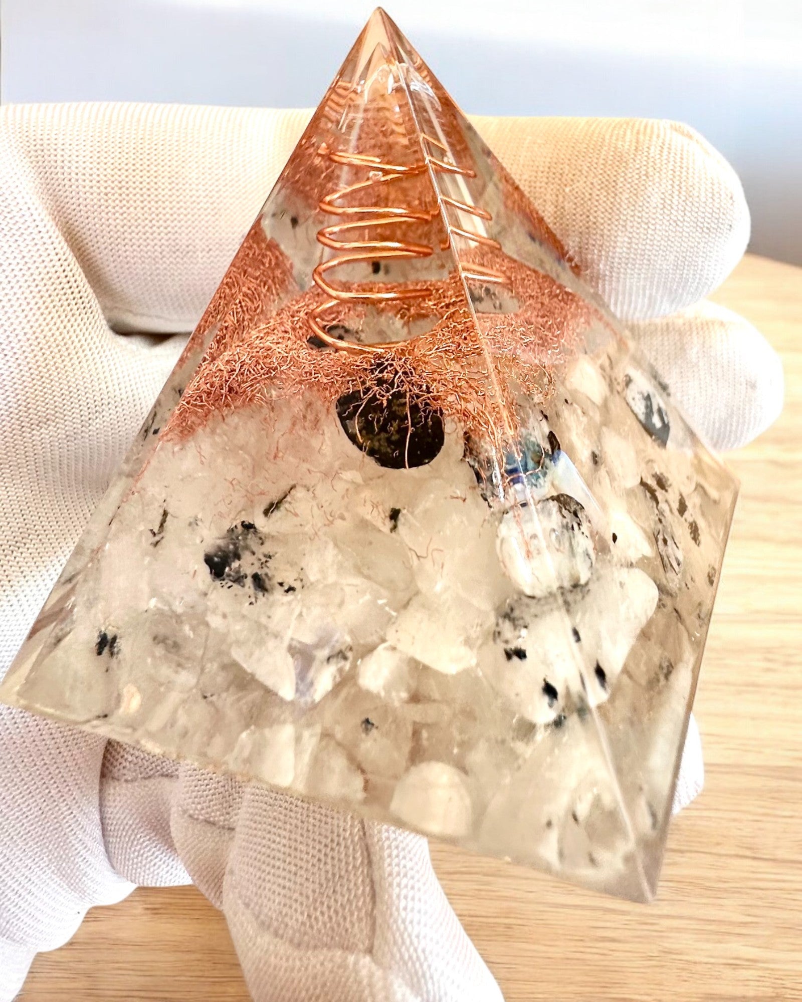 Piramida Energetică orgonit "Copper Harmony"