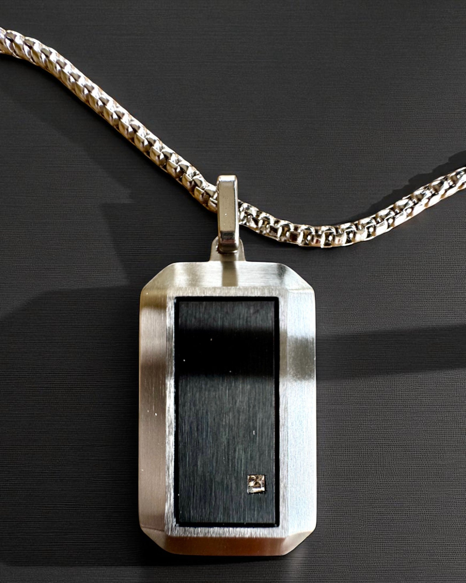 Colier bărbătesc Dog Tag „SteelVision” – oțel inoxidabil, 15 variante, personalizare cu gravură