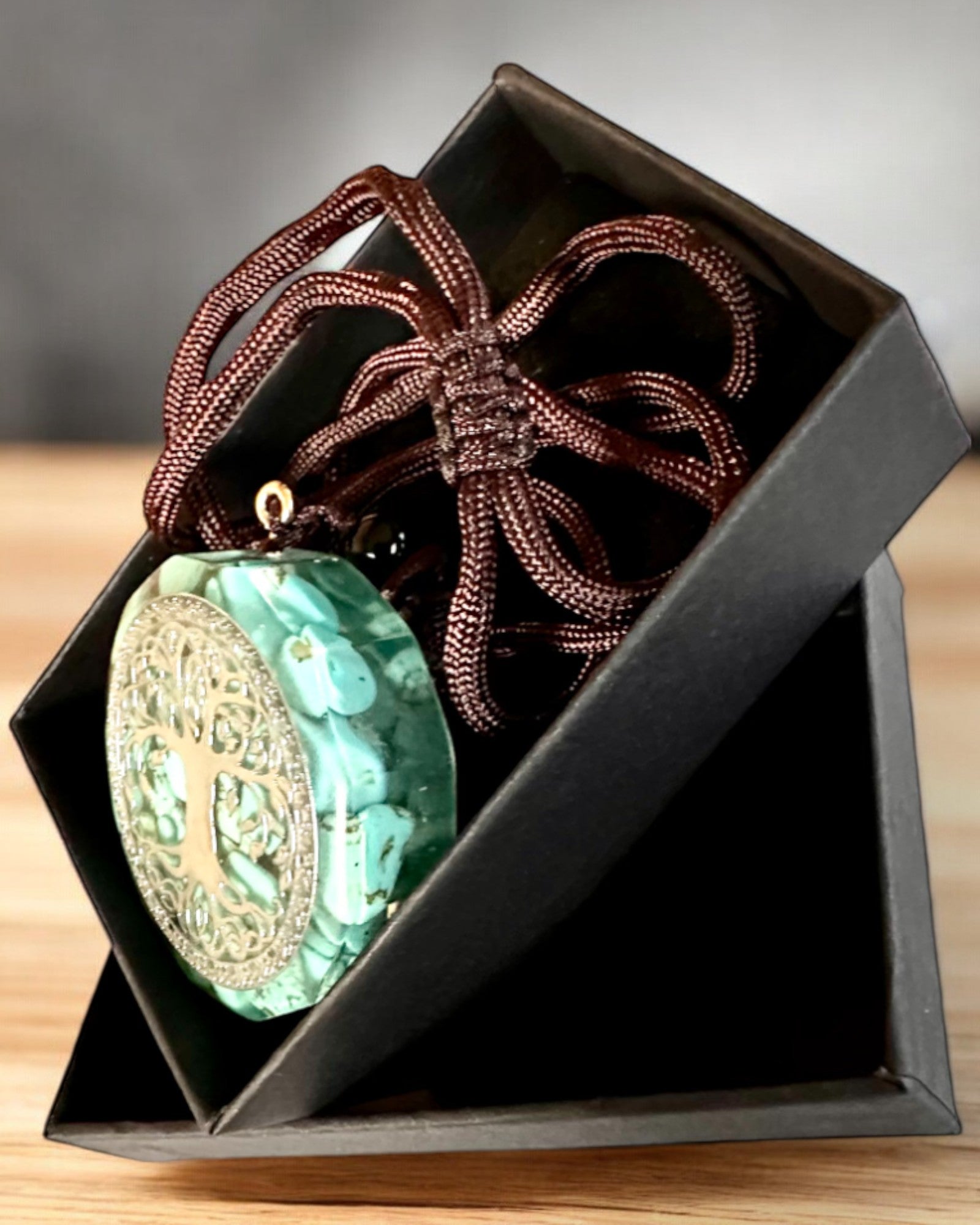 Amulet „Drzewo Życia” cu turcoaz – Puterea ta personală, colier cadou, personalizare cu gravură