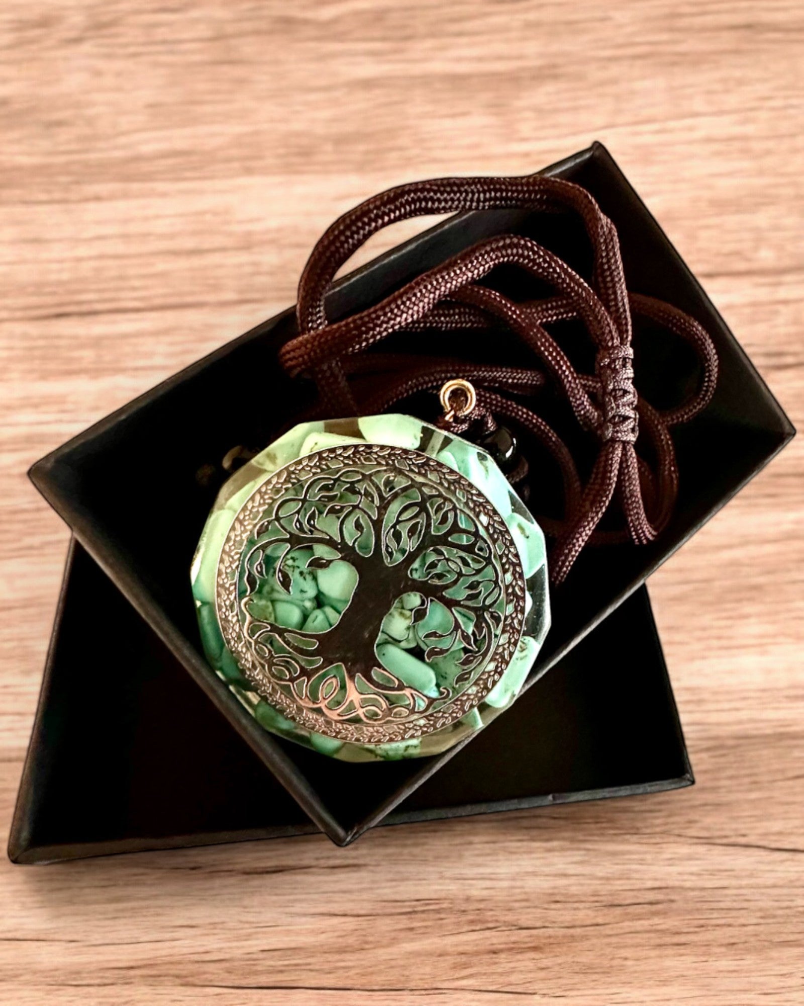 Amulet „Drzewo Życia” cu turcoaz – Puterea ta personală, colier cadou, personalizare cu gravură