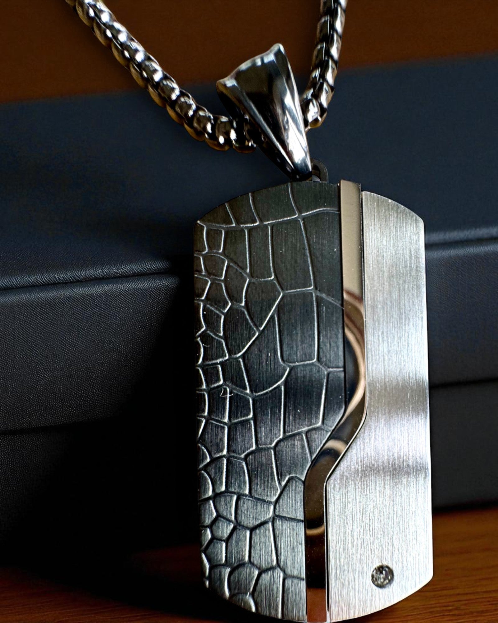 Colier bărbătesc Dog Tag „SteelVision” – oțel inoxidabil, 15 variante, personalizare cu gravură