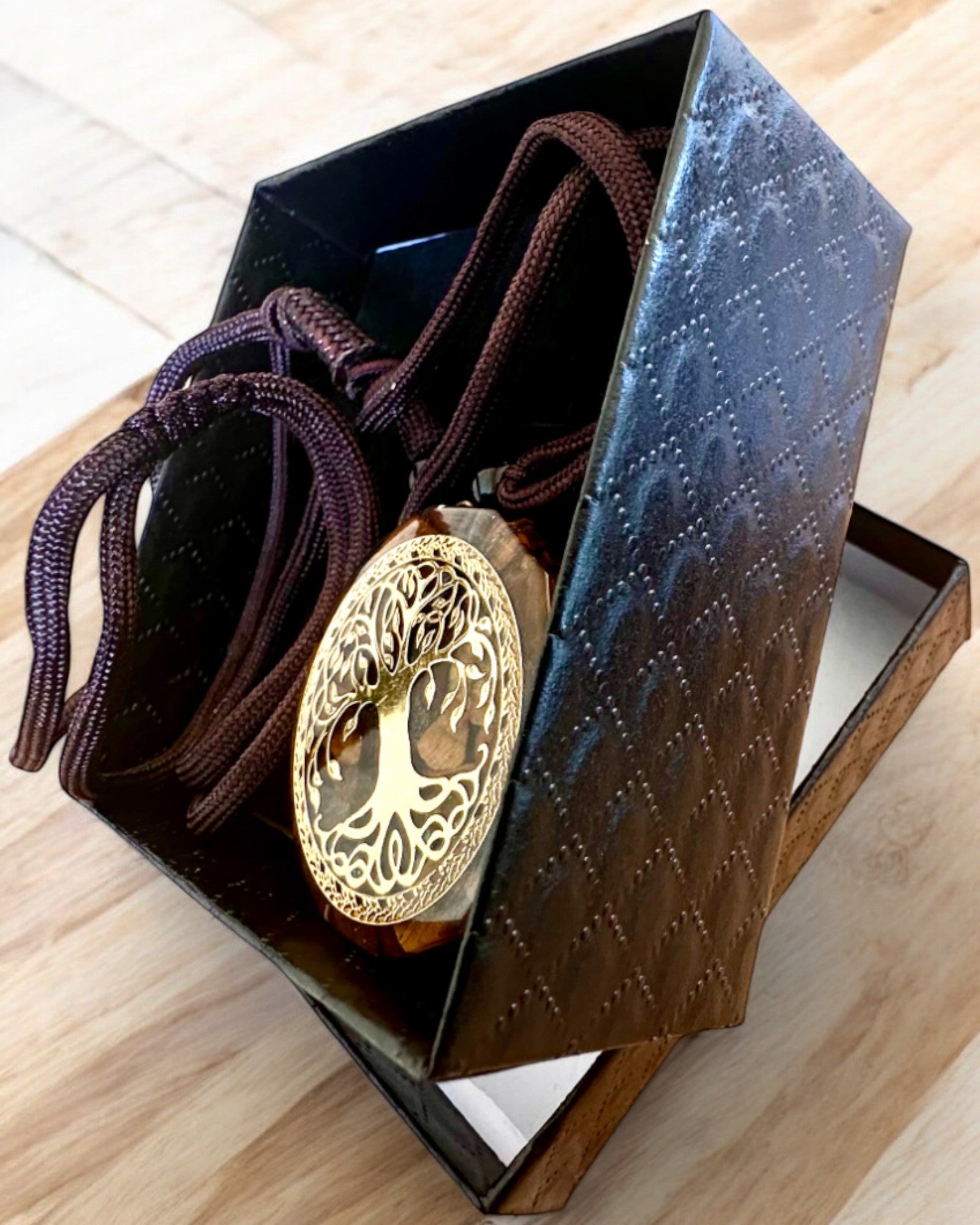 Amulet „Drzewo Życia” cu ochi de tigru, colier cadou cu personalizare gravată