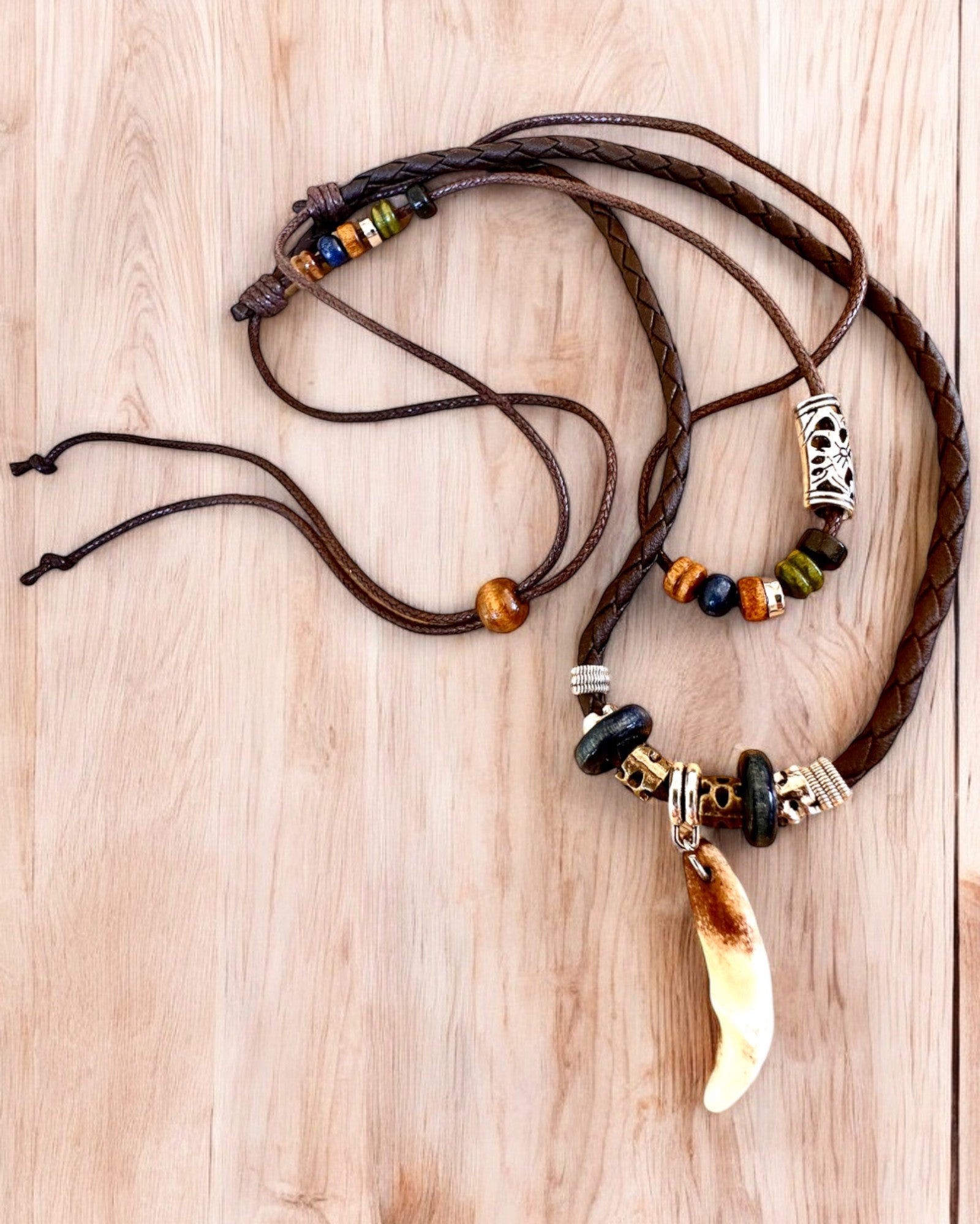 Wilczy Ząb - Colierul Puterii - posibilitate de personalizare cu gravură pentru cadou