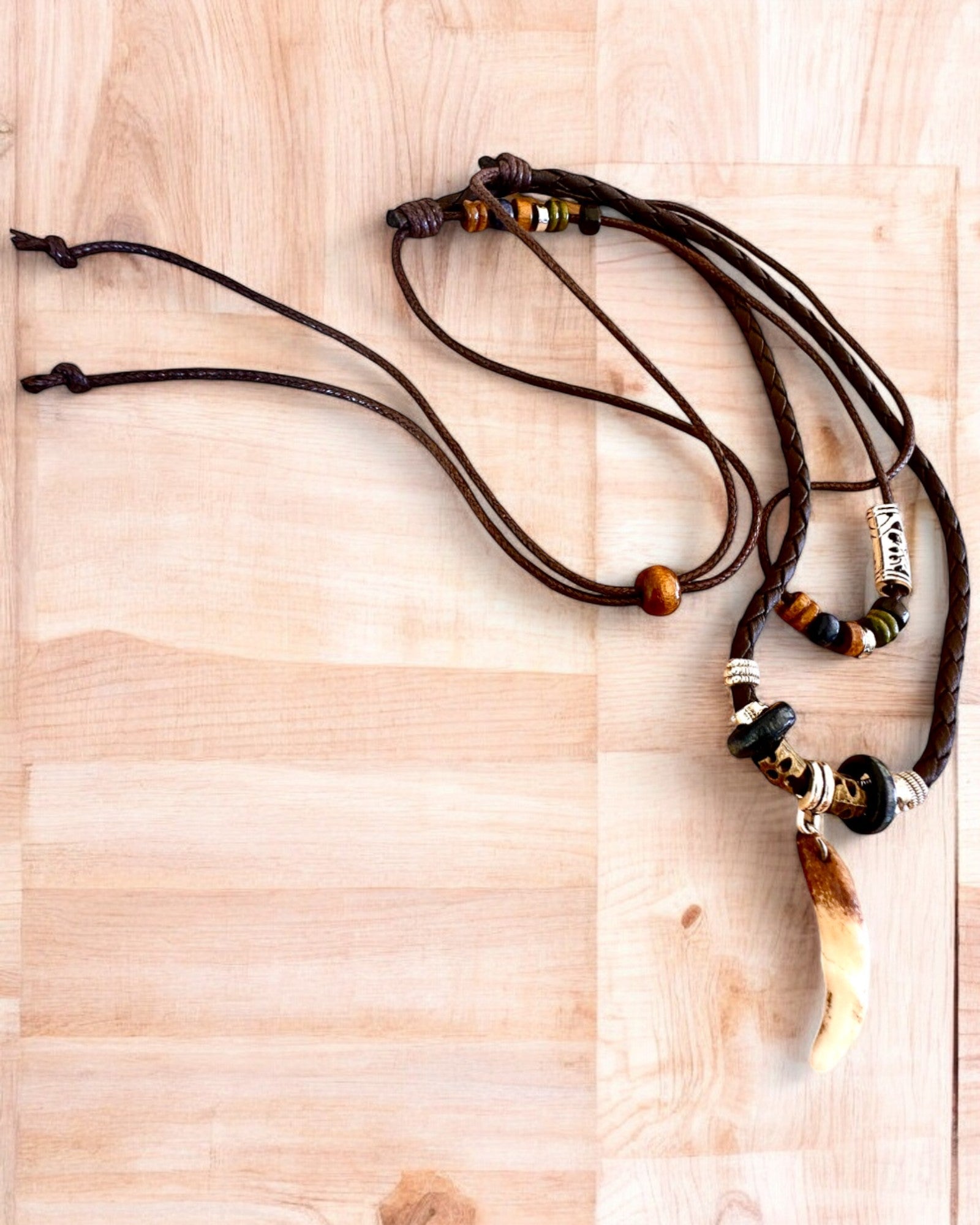 Wilczy Ząb - Colierul Puterii - posibilitate de personalizare cu gravură pentru cadou