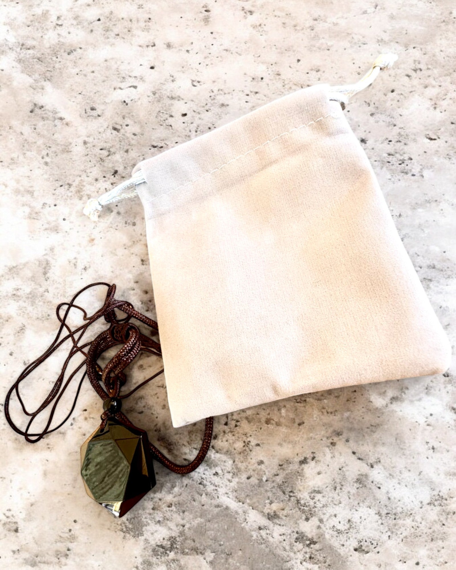 Amulet din obsidian negru „Steaua lui David”, posibilitate de personalizare cu gravură pentru cadou