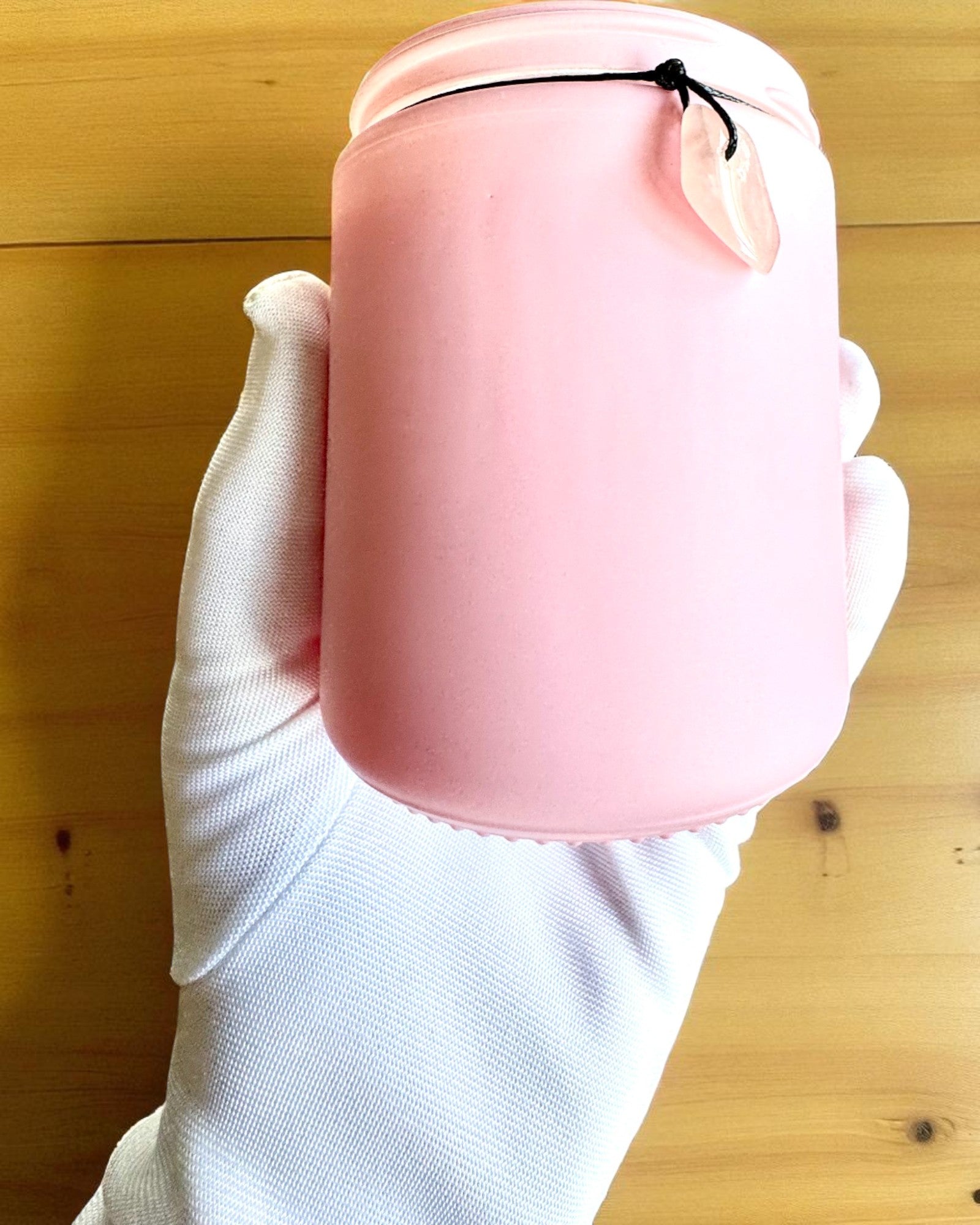 Świeca sojowa intencyjna Kwarc Różowy – miłość, harmonia i spokój serca, 250 ml, możliwość personalizacji na prezent