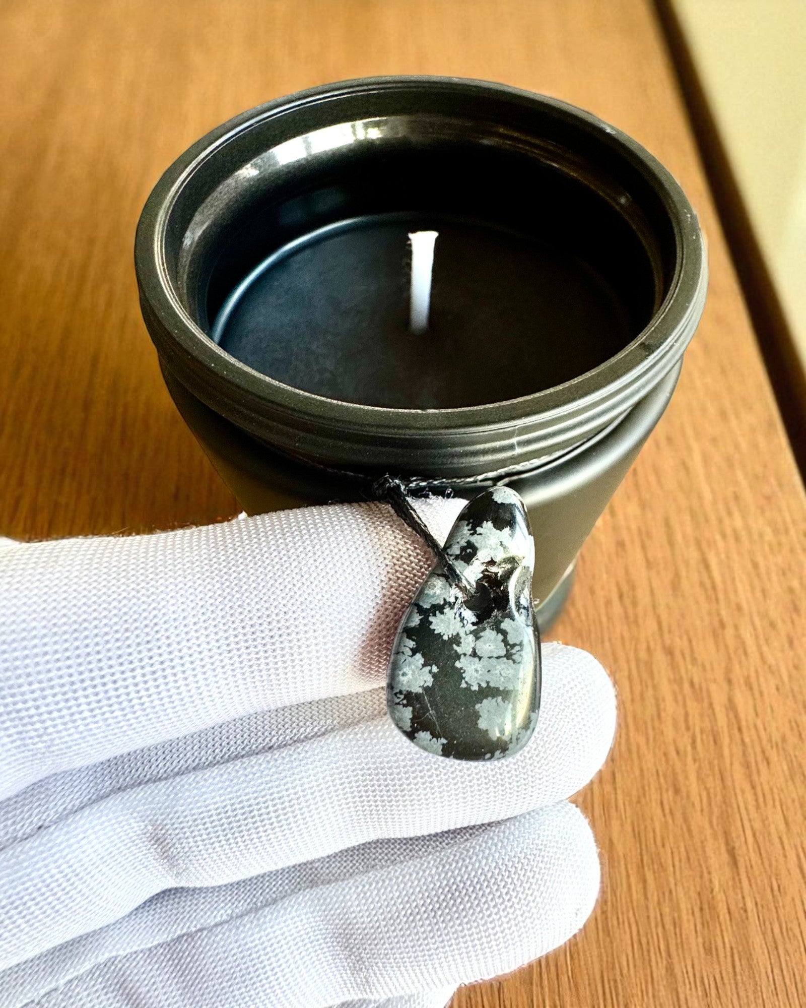 Świeca sojowa intencyjna Obsydian – pewność siebie i wewnętrzna siła, 250 ml, możliwość personalizacji na prezent