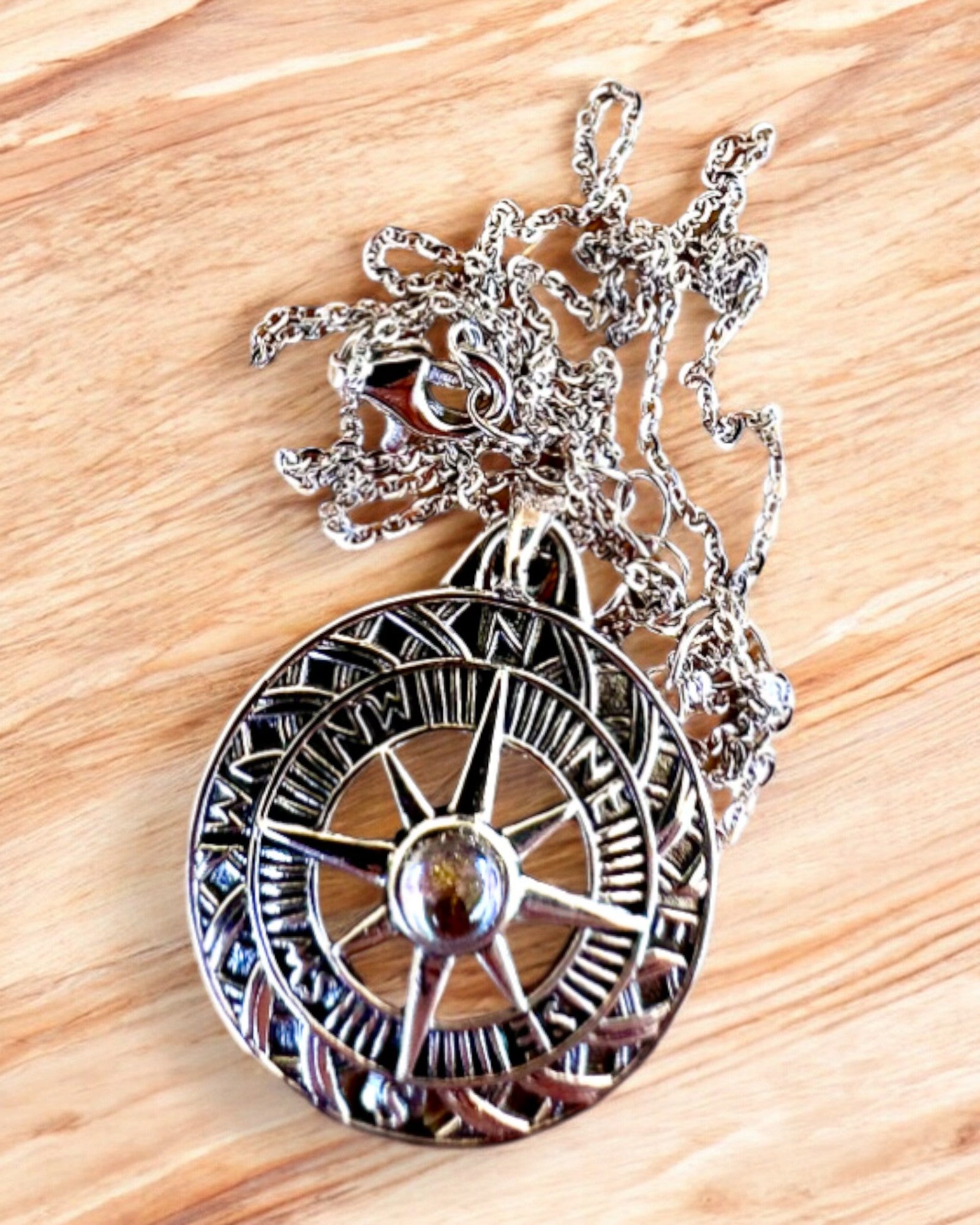 Amuletul Călătoriei Astrale – Colier de Argint cu Gravură, personalizare pentru cadou