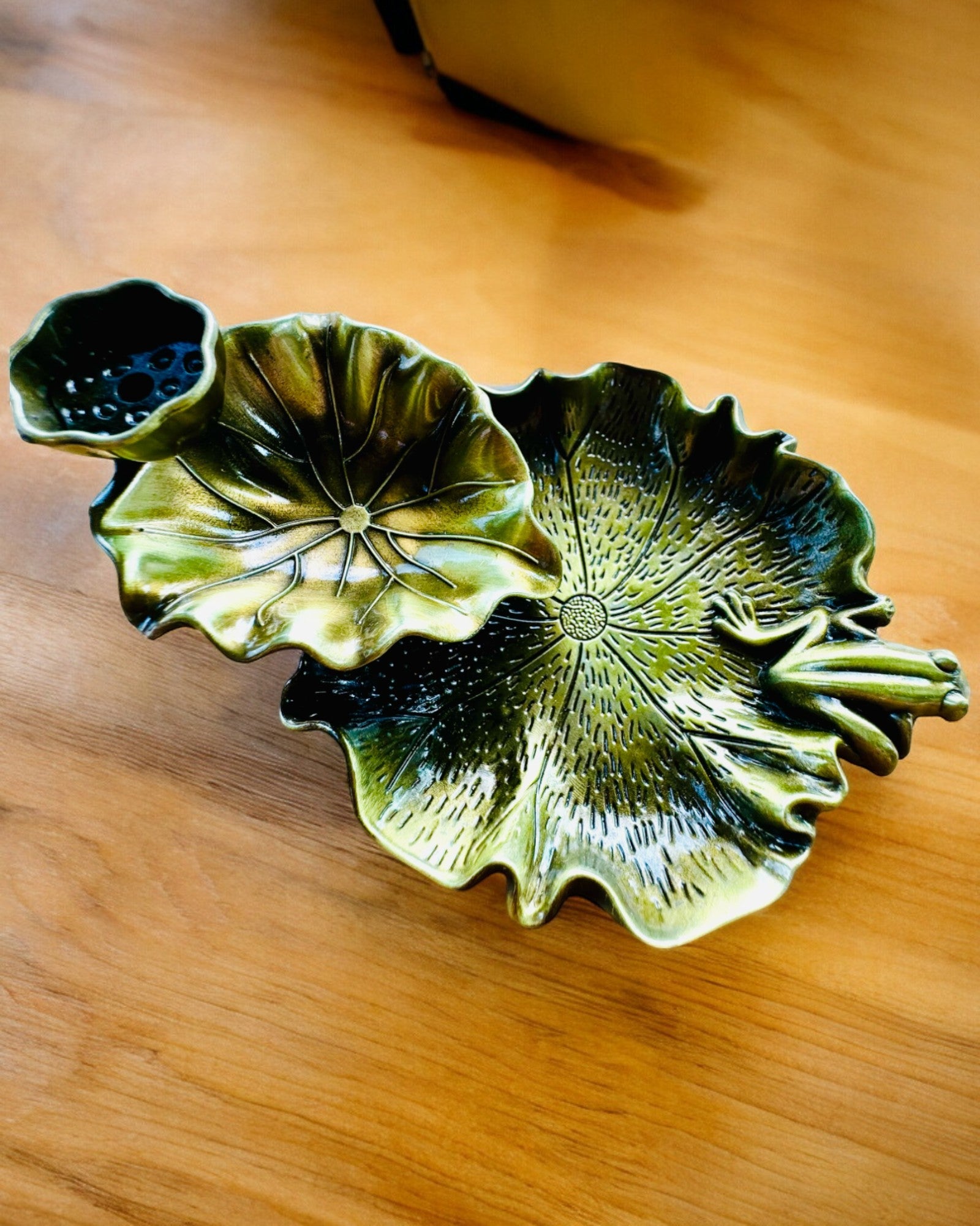 Suport Metalic Elegant pentru Tămâie Frunză de Lotus - 4 variante disponibile, posibilitate de personalizare cu gravură pentru cadou