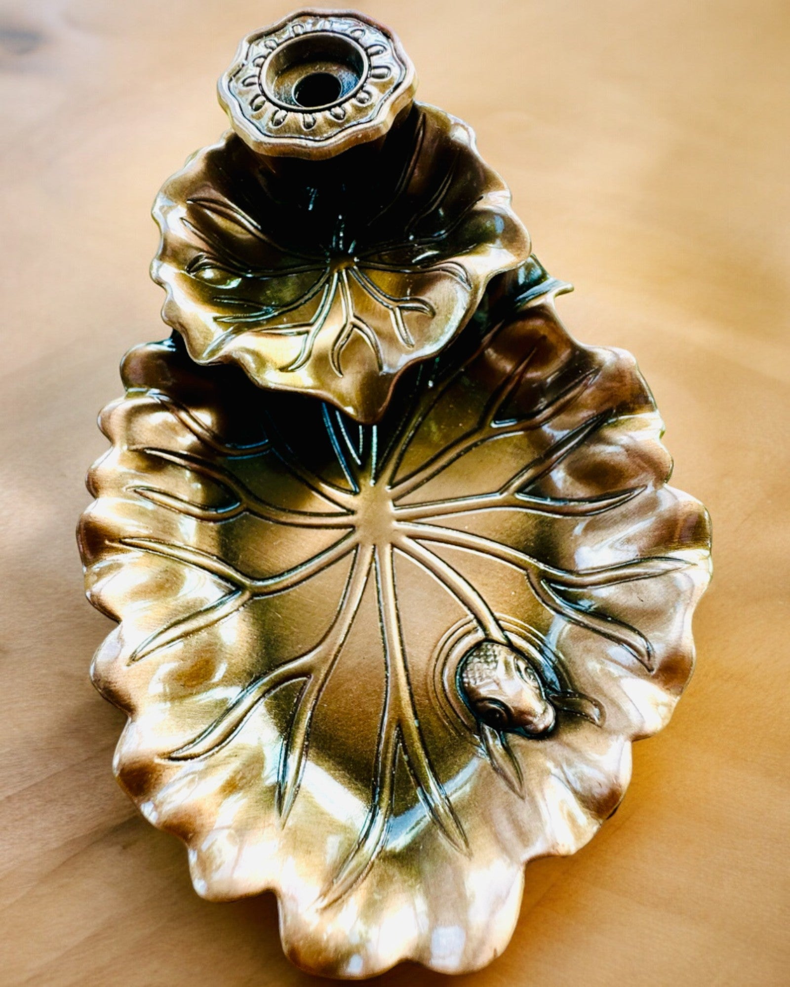 Suport Metalic Elegant pentru Tămâie Frunză de Lotus - 4 variante disponibile, posibilitate de personalizare cu gravură pentru cadou