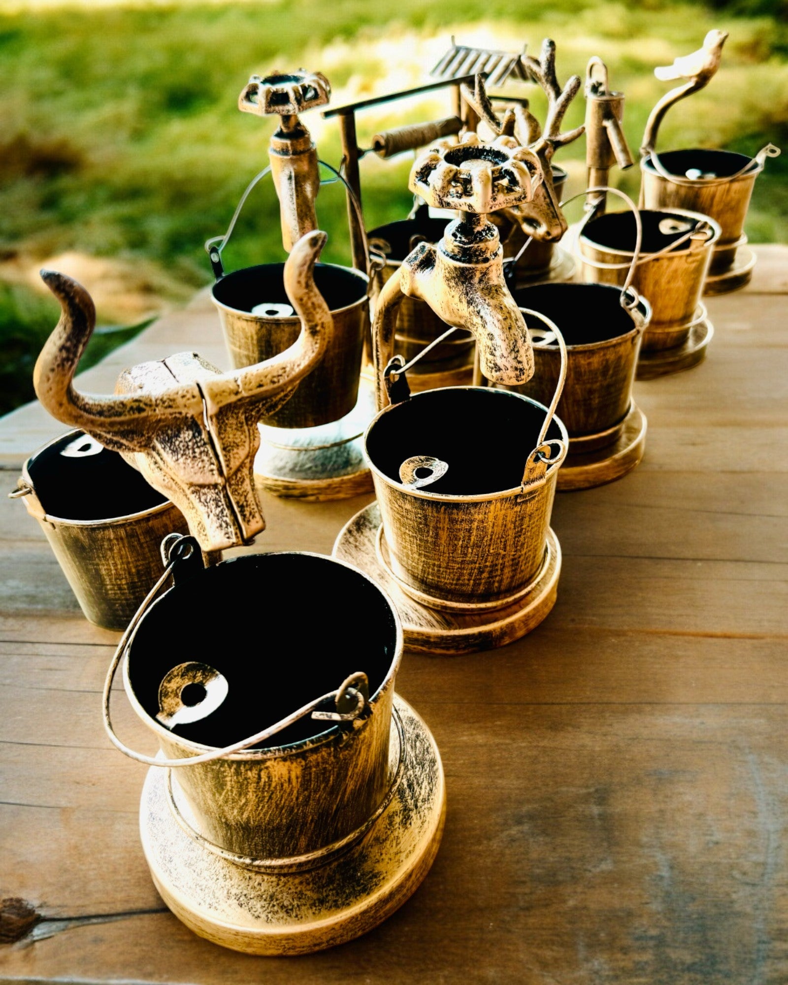 Scrumieră Metalică Elegantă "Rustic Charm" cu înălțimea de 19-23 cm, 8 variante disponibile, gravură la cerere