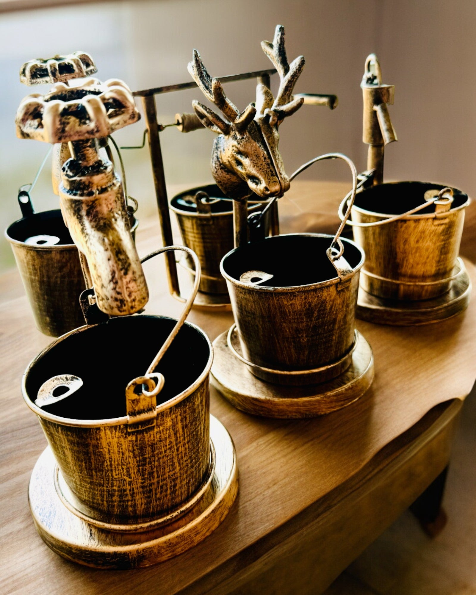 Scrumieră Metalică Elegantă "Rustic Charm" cu înălțimea de 19-23 cm, 8 variante disponibile, gravură la cerere