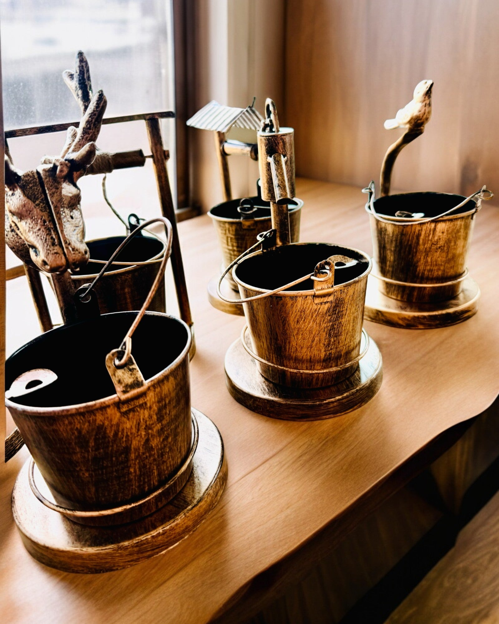 Scrumieră Metalică Elegantă "Rustic Charm" cu înălțimea de 19-23 cm, 8 variante disponibile, gravură la cerere