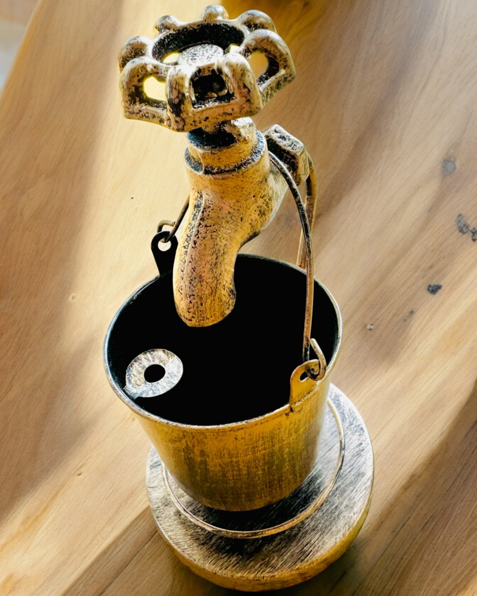 Scrumieră Metalică Elegantă "Rustic Charm" cu înălțimea de 19-23 cm, 8 variante disponibile, gravură la cerere