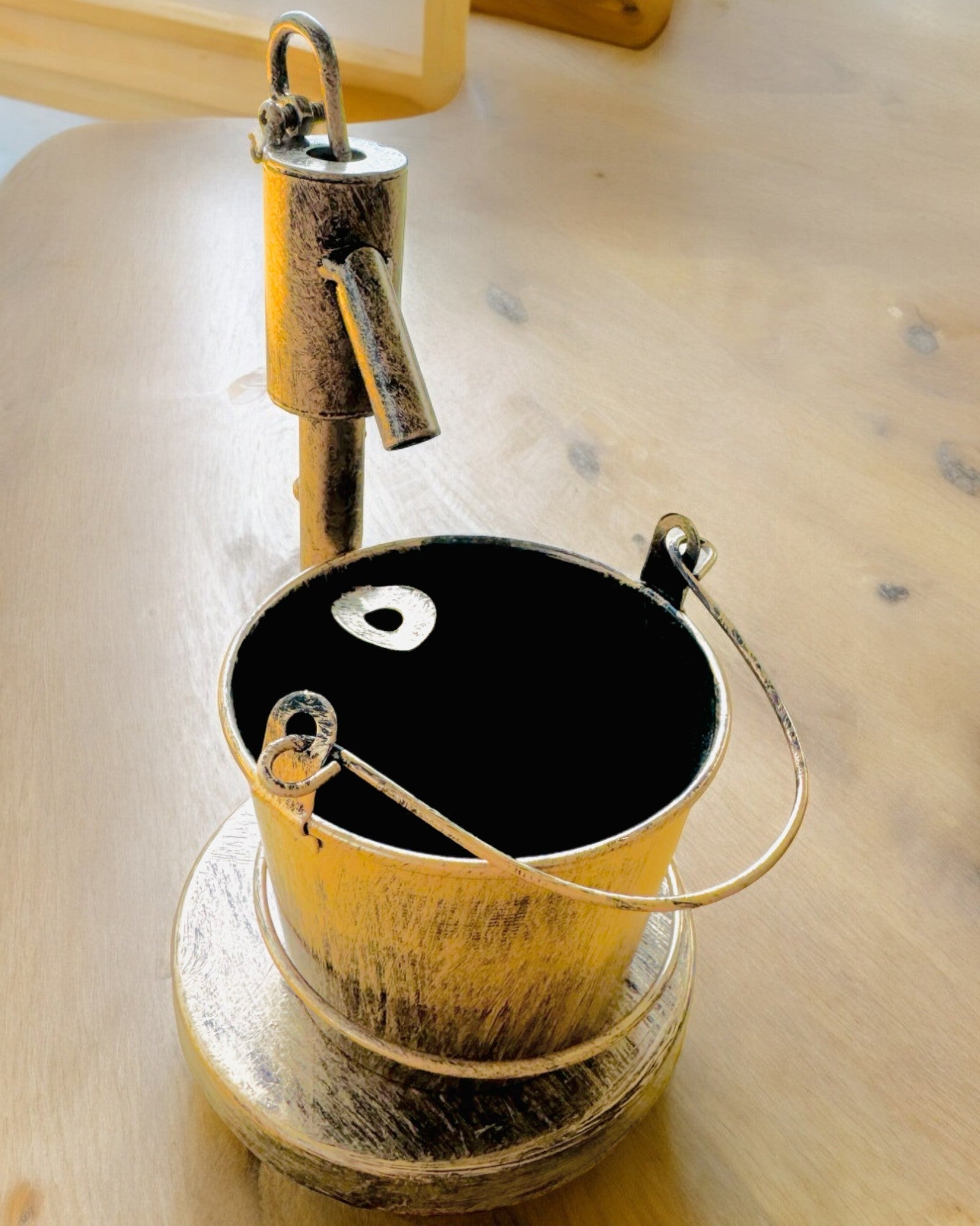 Scrumieră Metalică Elegantă "Rustic Charm" cu înălțimea de 19-23 cm, 8 variante disponibile, gravură la cerere