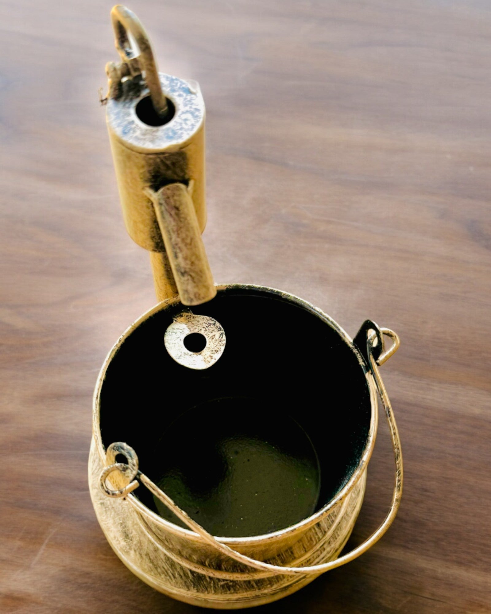 Scrumieră Metalică Elegantă "Rustic Charm" cu înălțimea de 19-23 cm, 8 variante disponibile, gravură la cerere