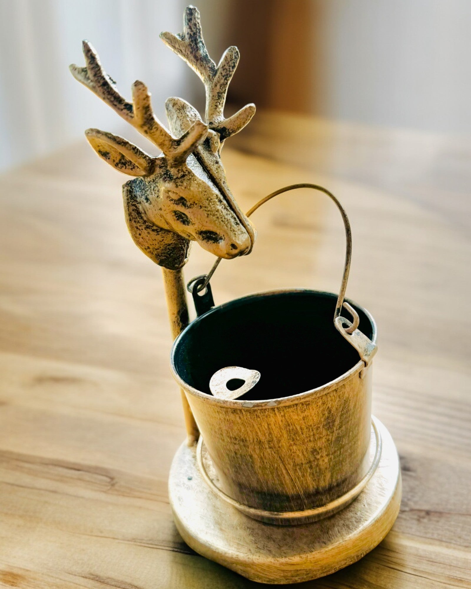 Scrumieră Metalică Elegantă "Rustic Charm" cu înălțimea de 19-23 cm, 8 variante disponibile, gravură la cerere