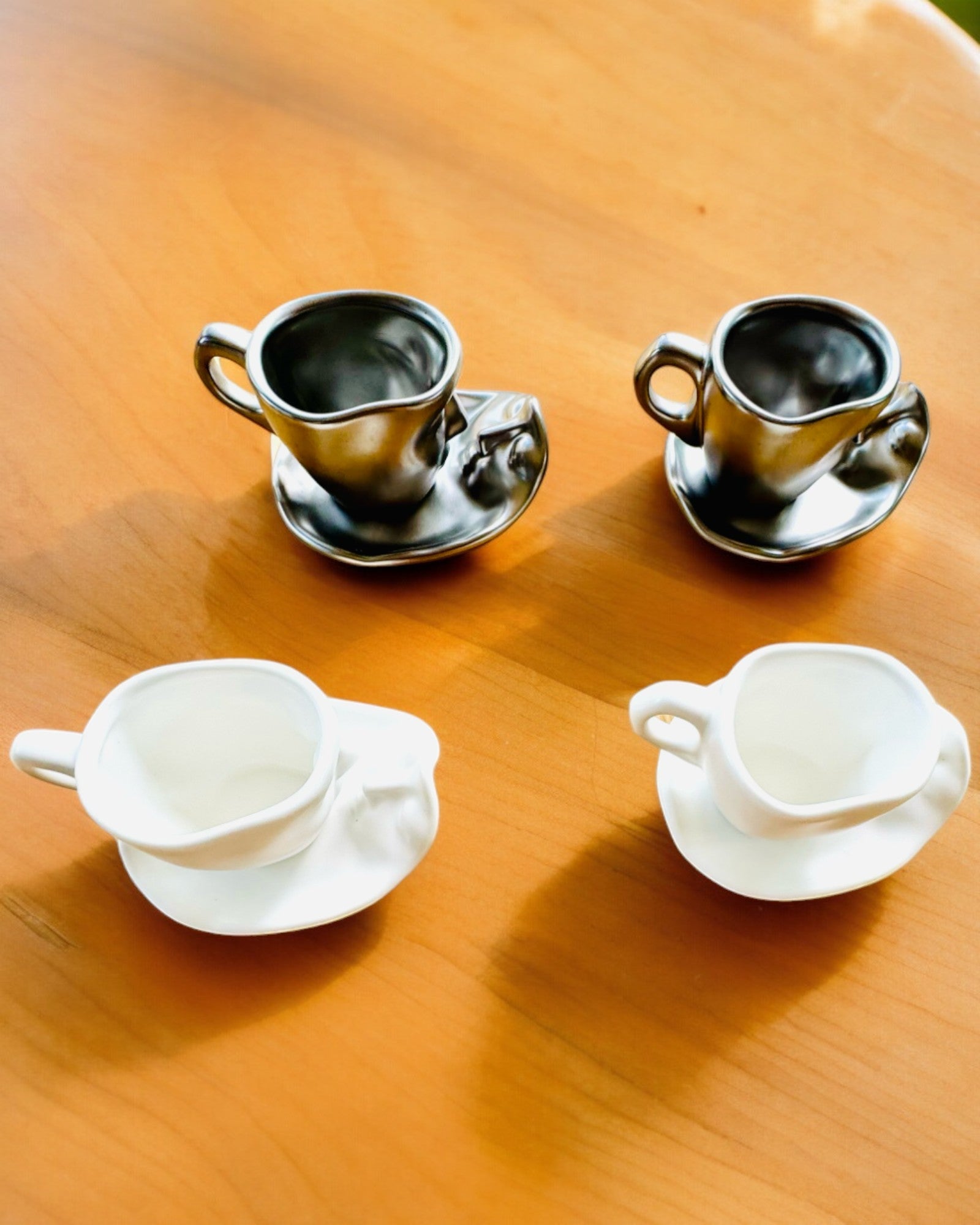 Set de 2 Căni Ceramice Elegante „Maska” – Posibilitate de personalizare cu gravură pentru cadou