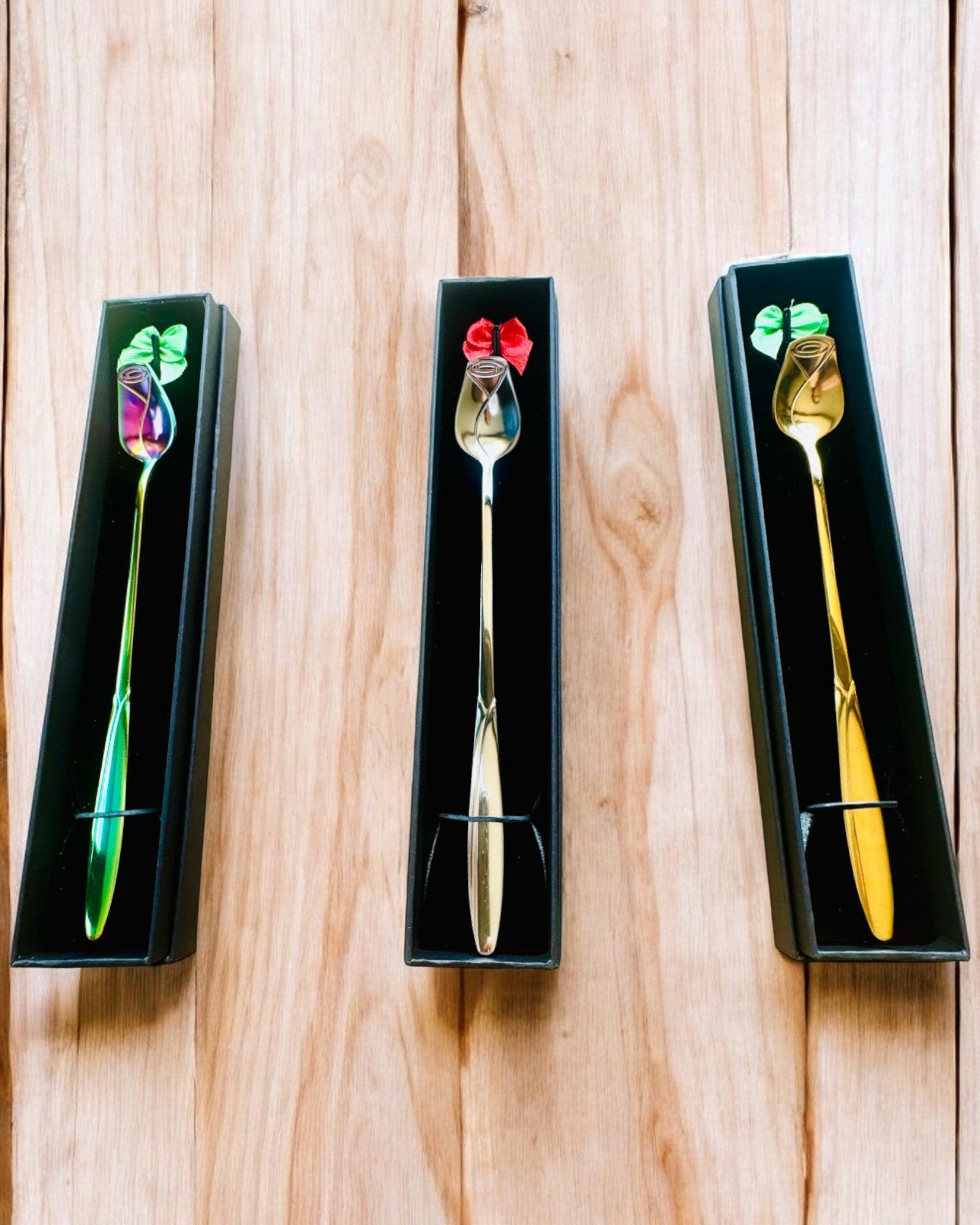 Linguriță Personalizată cu Trandafir cu Opțiune de Gravare pentru cadou - 3 variante de culori disponibile