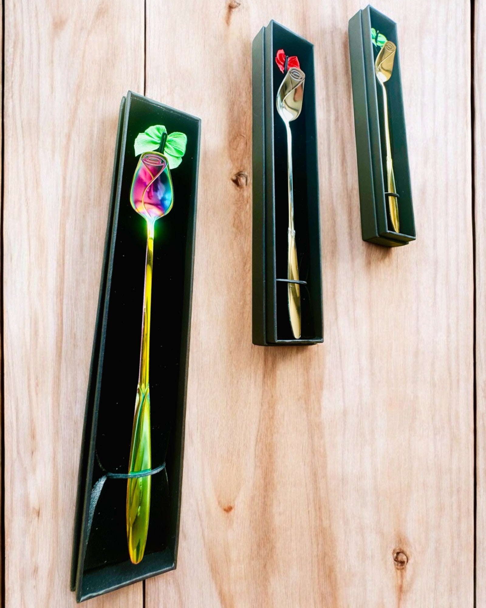 Linguriță Personalizată cu Trandafir cu Opțiune de Gravare pentru cadou - 3 variante de culori disponibile