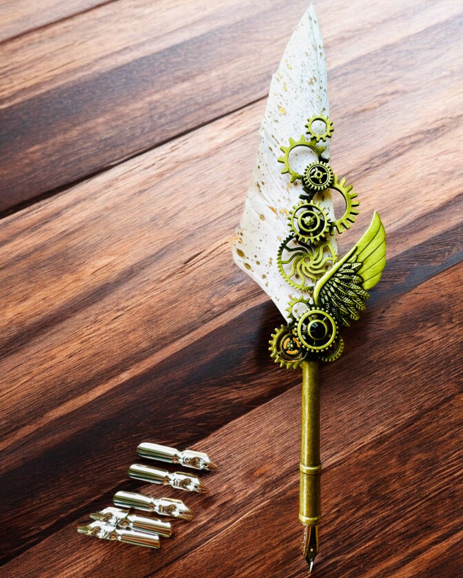 Peniță Caligrafică „Eleganța Steampunk” cu Peniță de Curcan - Realizată Manual 5 variante la alegere, personalizare cu gravură pentru cadou