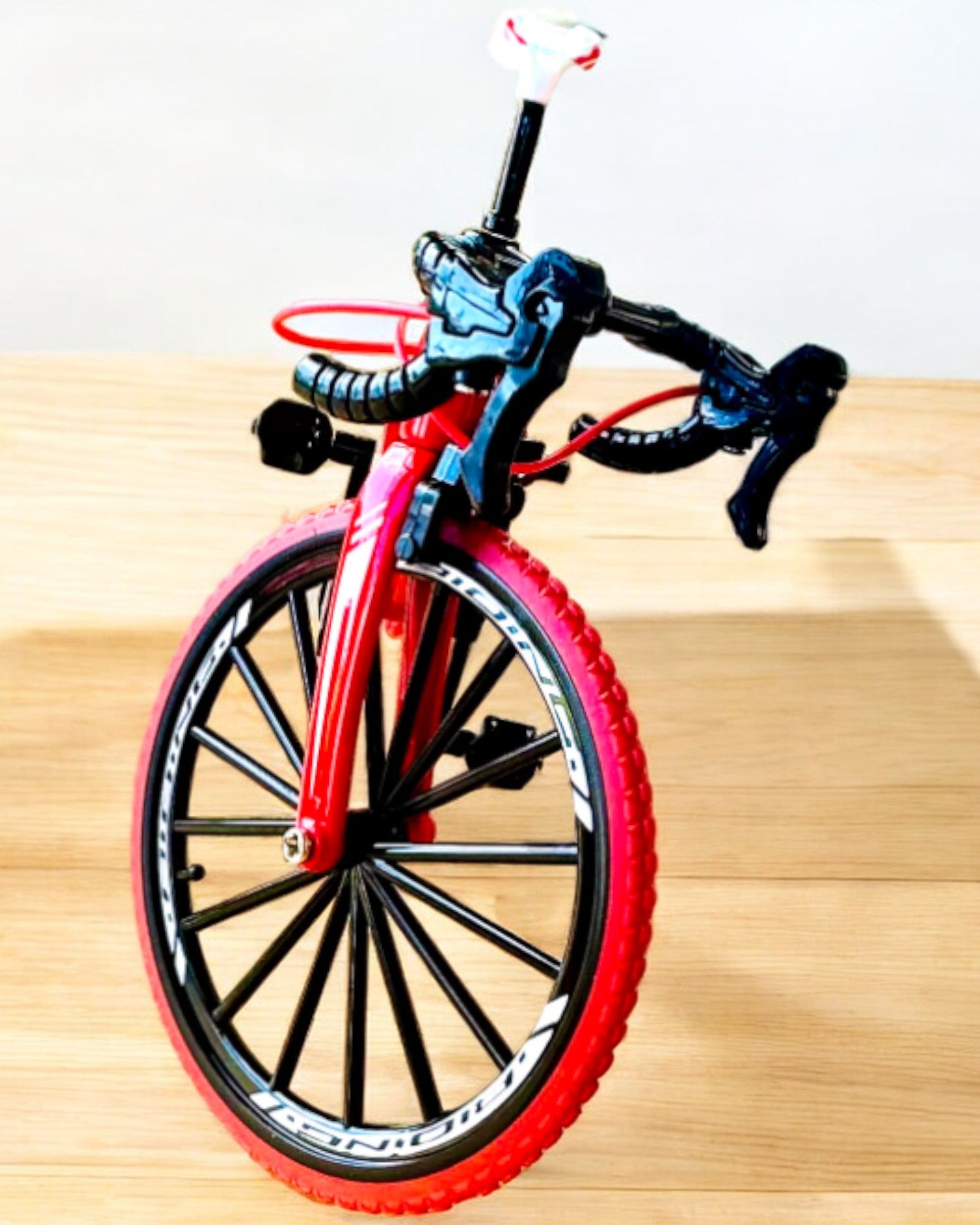 Model Miniatural Metalic Bicicletă Roșie "SpeedMaster" personalizare cu gravură pentru cadou, 2 variante de culori