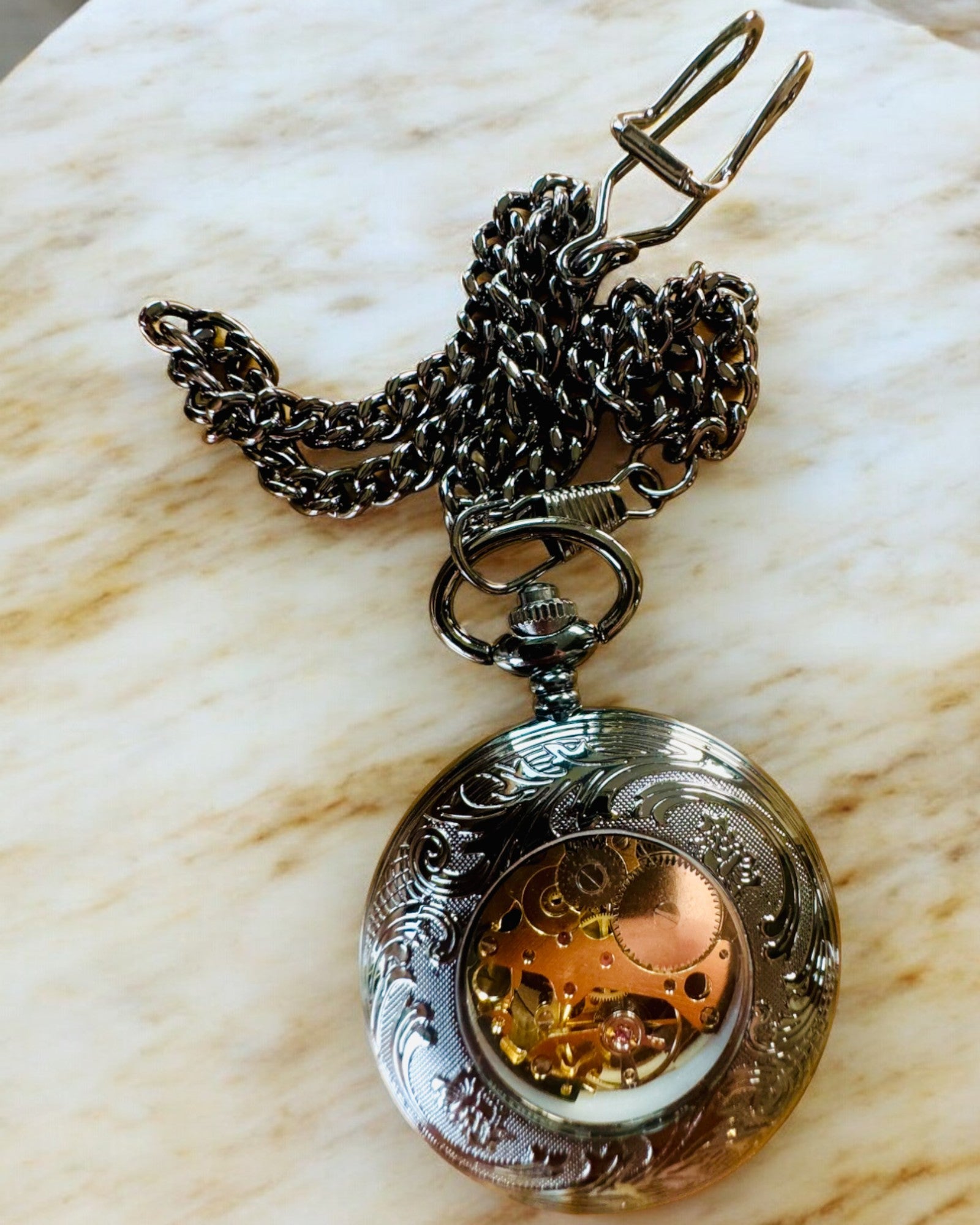 Ceas de buzunar "Equus Tempus" - Negru cu motiv de cal, posibilitate de personalizare cu gravură - cadran negru