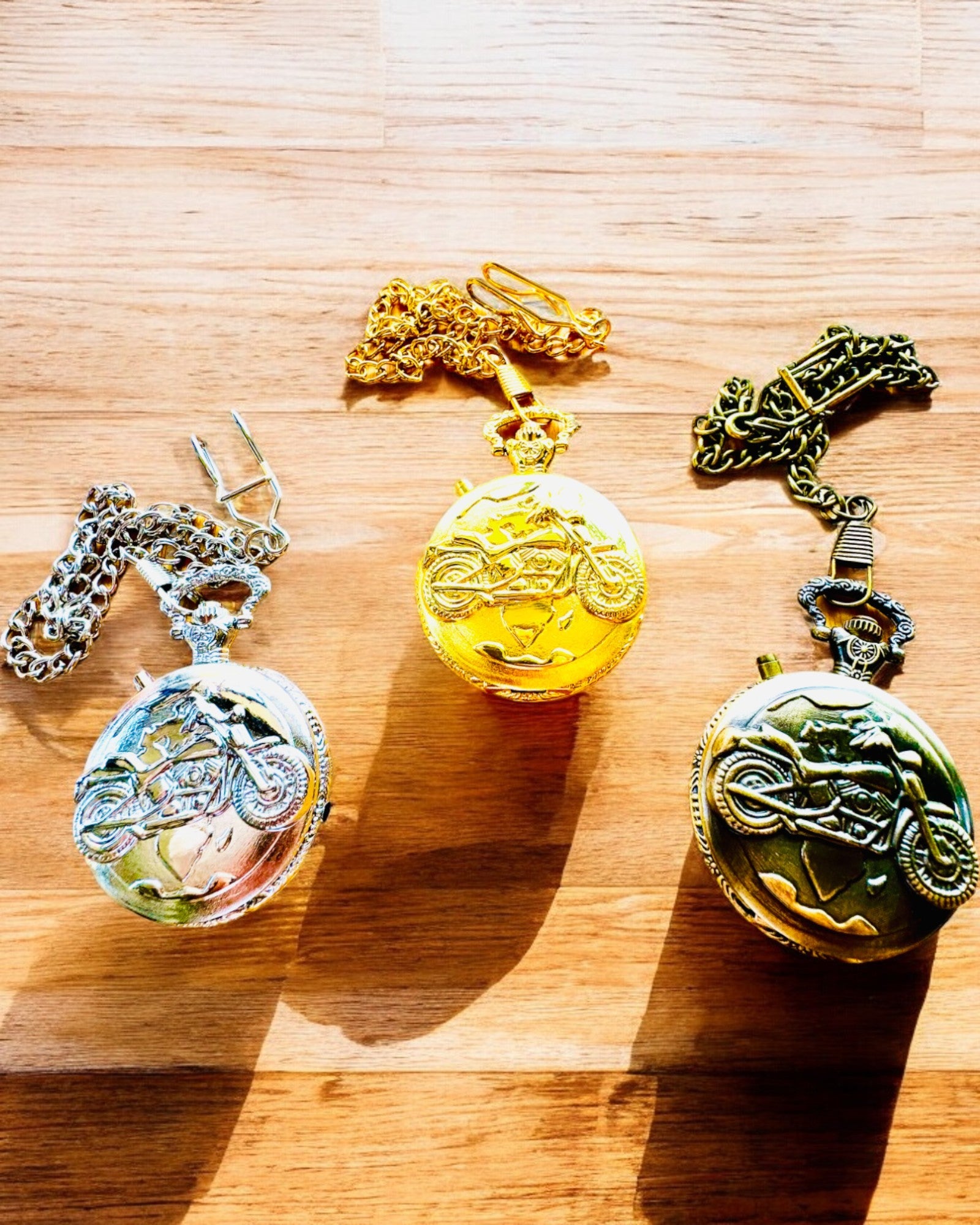 Ceas de buzunar „Motocyklowy Elegancik 2” – Gravură pentru cadou, 3 variante de culoare