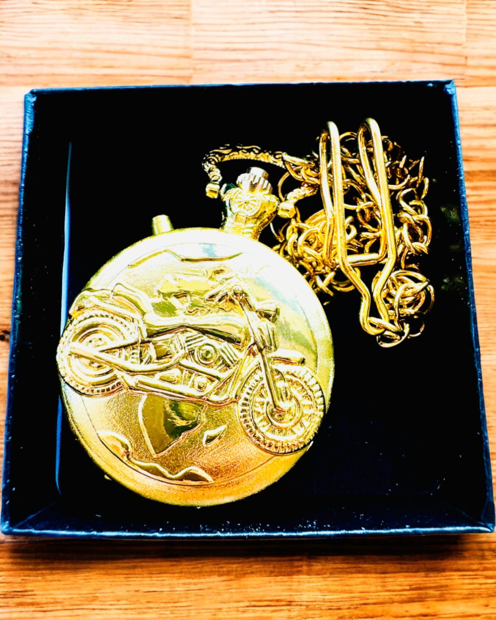 Ceas de buzunar „Motocyklowy Elegancik 2” – Gravură pentru cadou, 3 variante de culoare