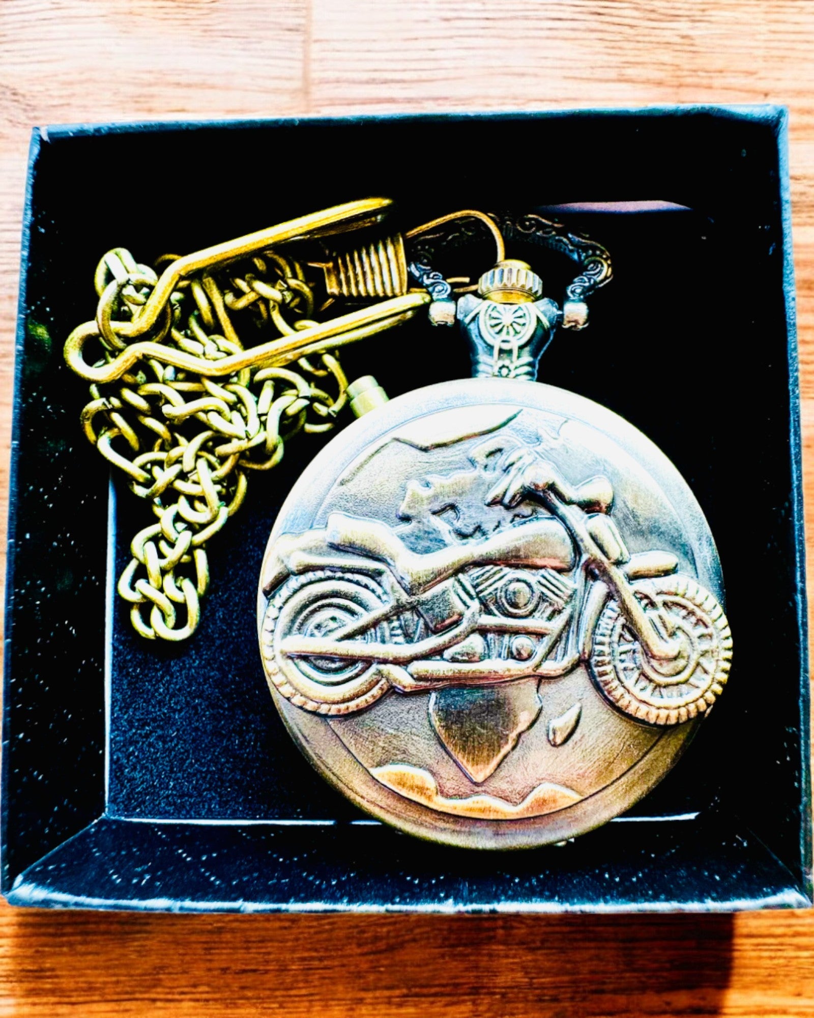 Ceas de buzunar „Motocyklowy Elegancik 2” – Gravură pentru cadou, 3 variante de culoare