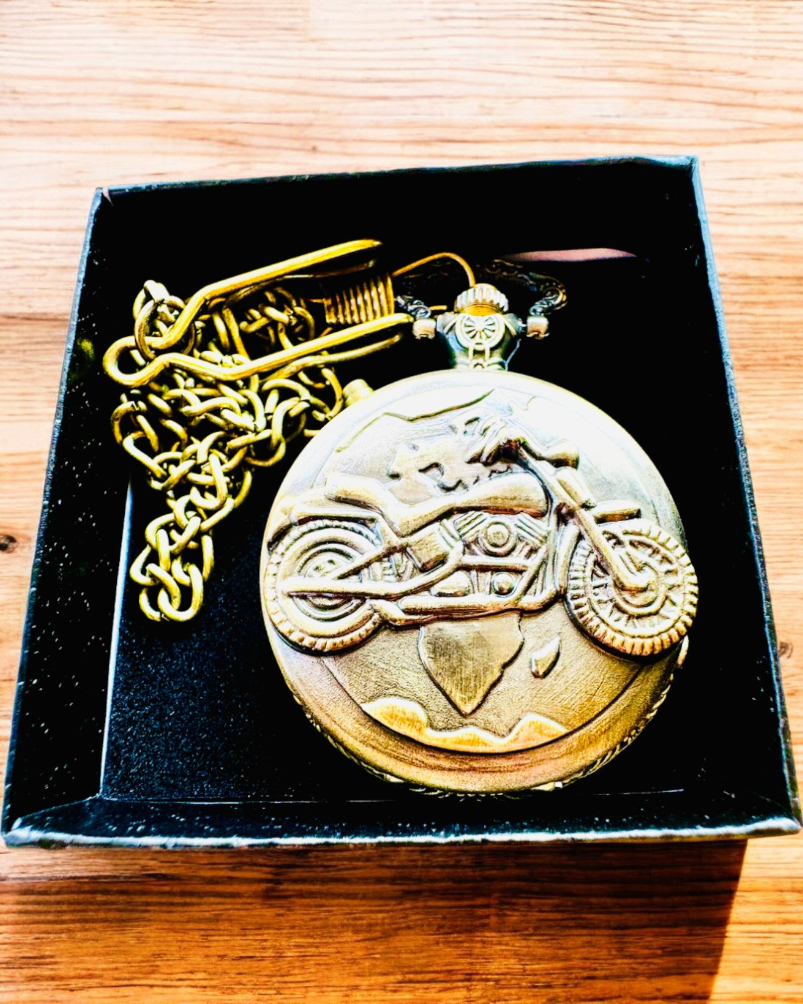 Ceas de buzunar „Motocyklowy Elegancik 2” – Gravură pentru cadou, 3 variante de culoare