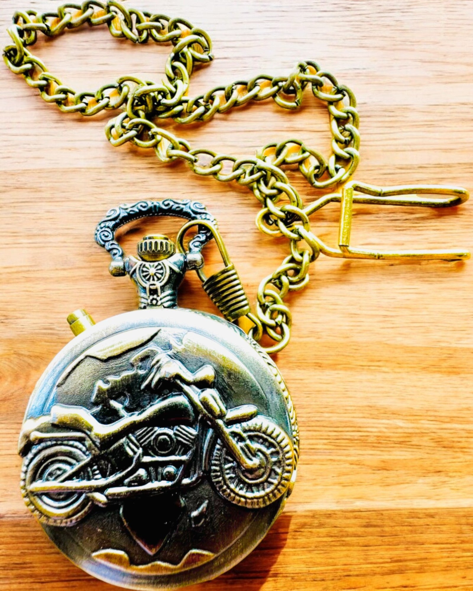 Ceas de buzunar „Motocyklowy Elegancik 2” – Gravură pentru cadou, 3 variante de culoare