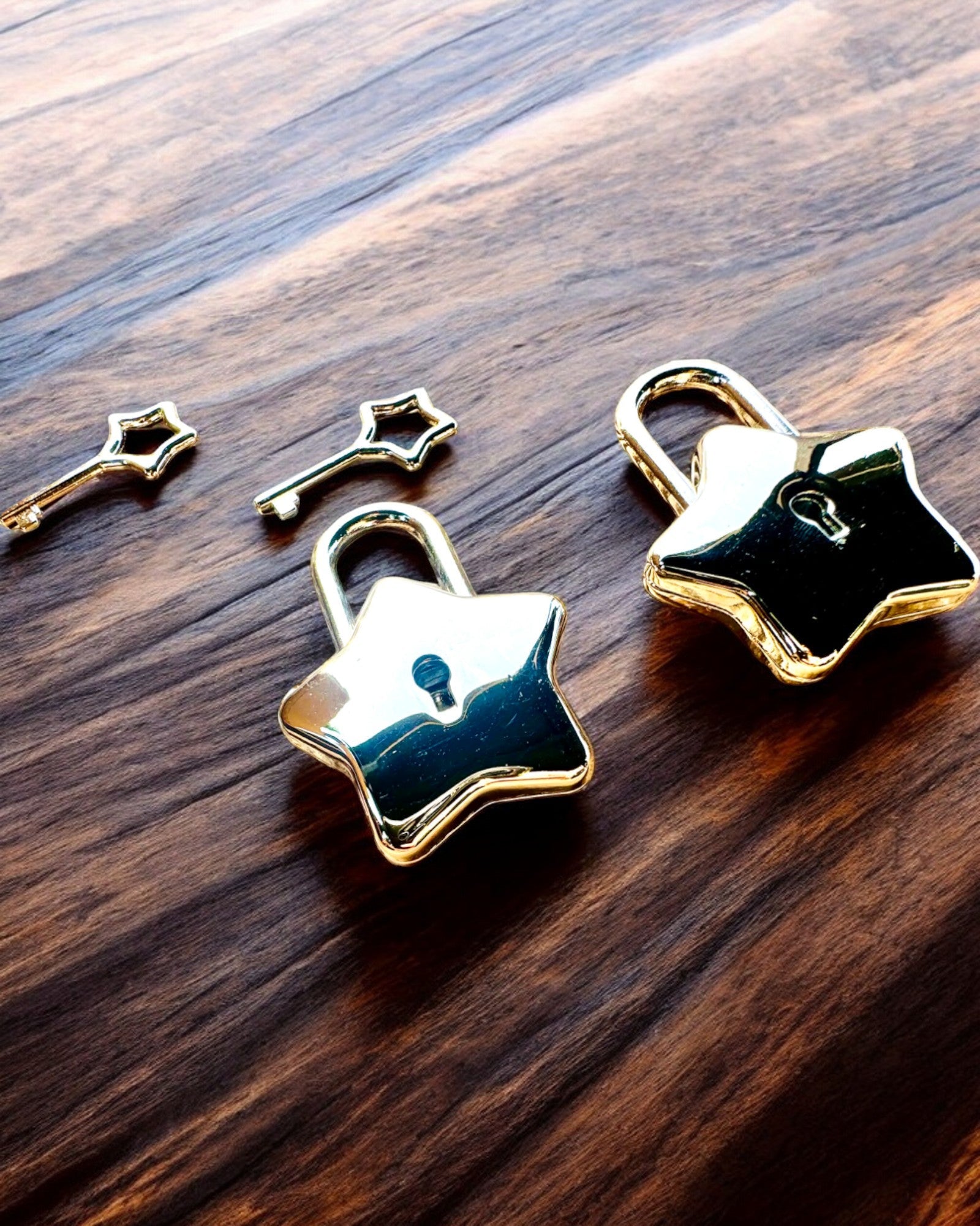 2 Gwiezdne mini Kłódki z Grawerem – Zabezpiecz Swoje Marzenia, personalizowane na prezent, 2 warianty kolorystyczne do wyboru