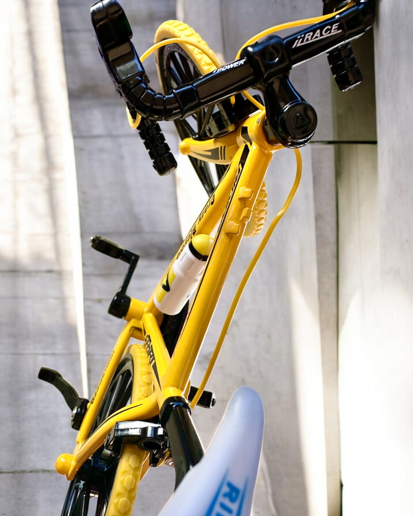 Model Miniatural Metalic Bicicletă Roșie "SpeedMaster" personalizare cu gravură pentru cadou, 2 variante de culori
